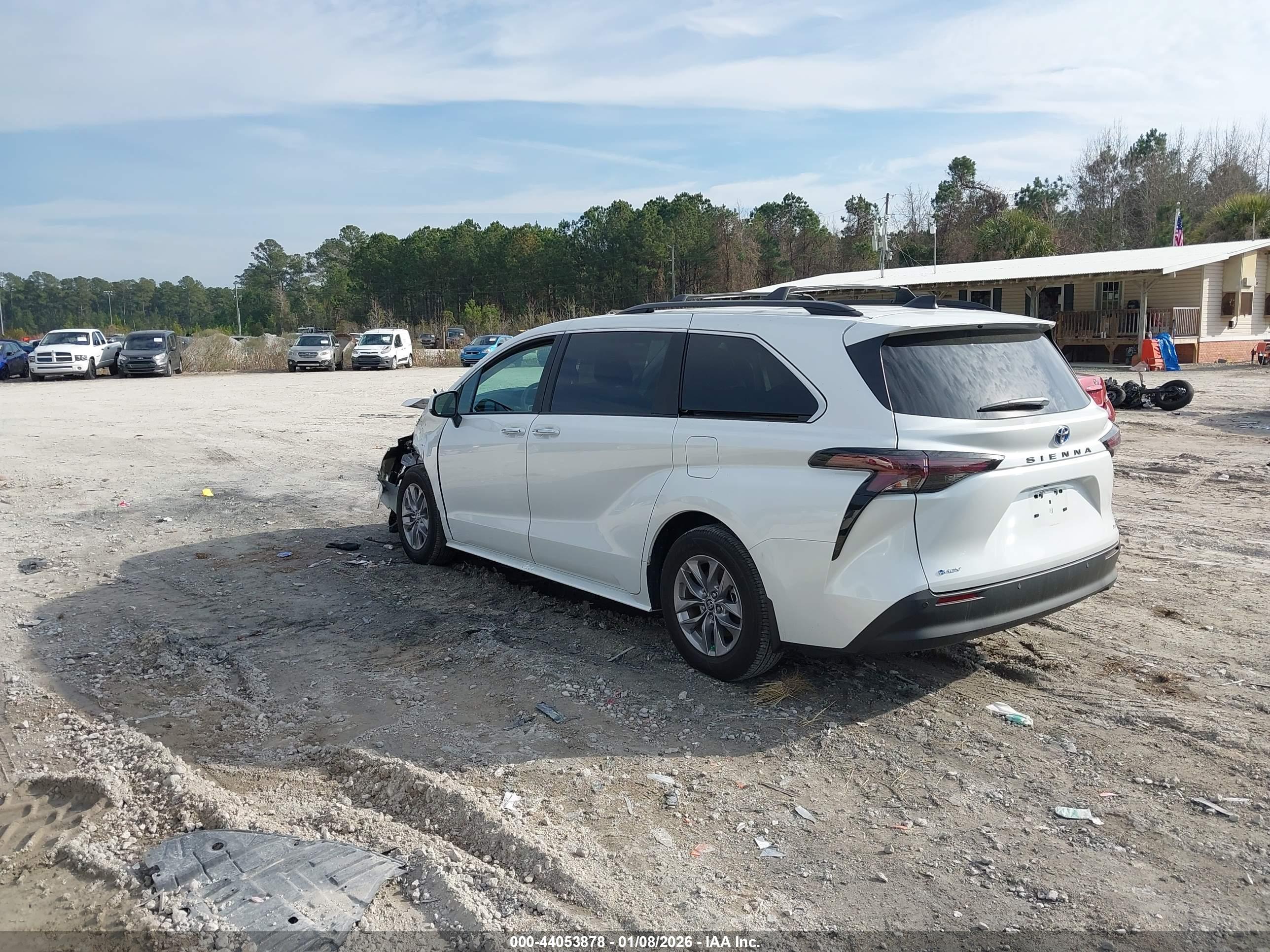 TOYOTA SIENNA image 3