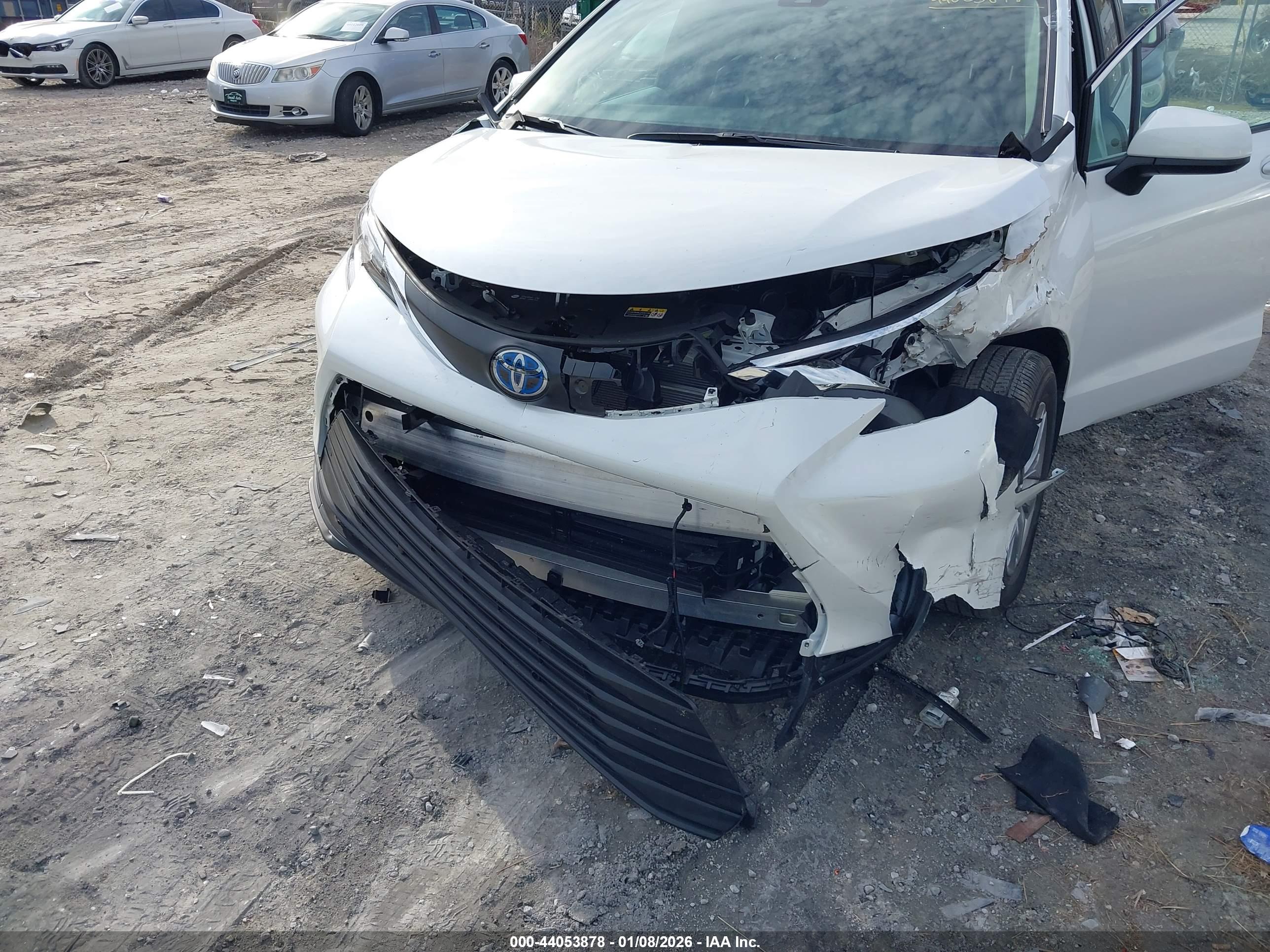 TOYOTA SIENNA image 6