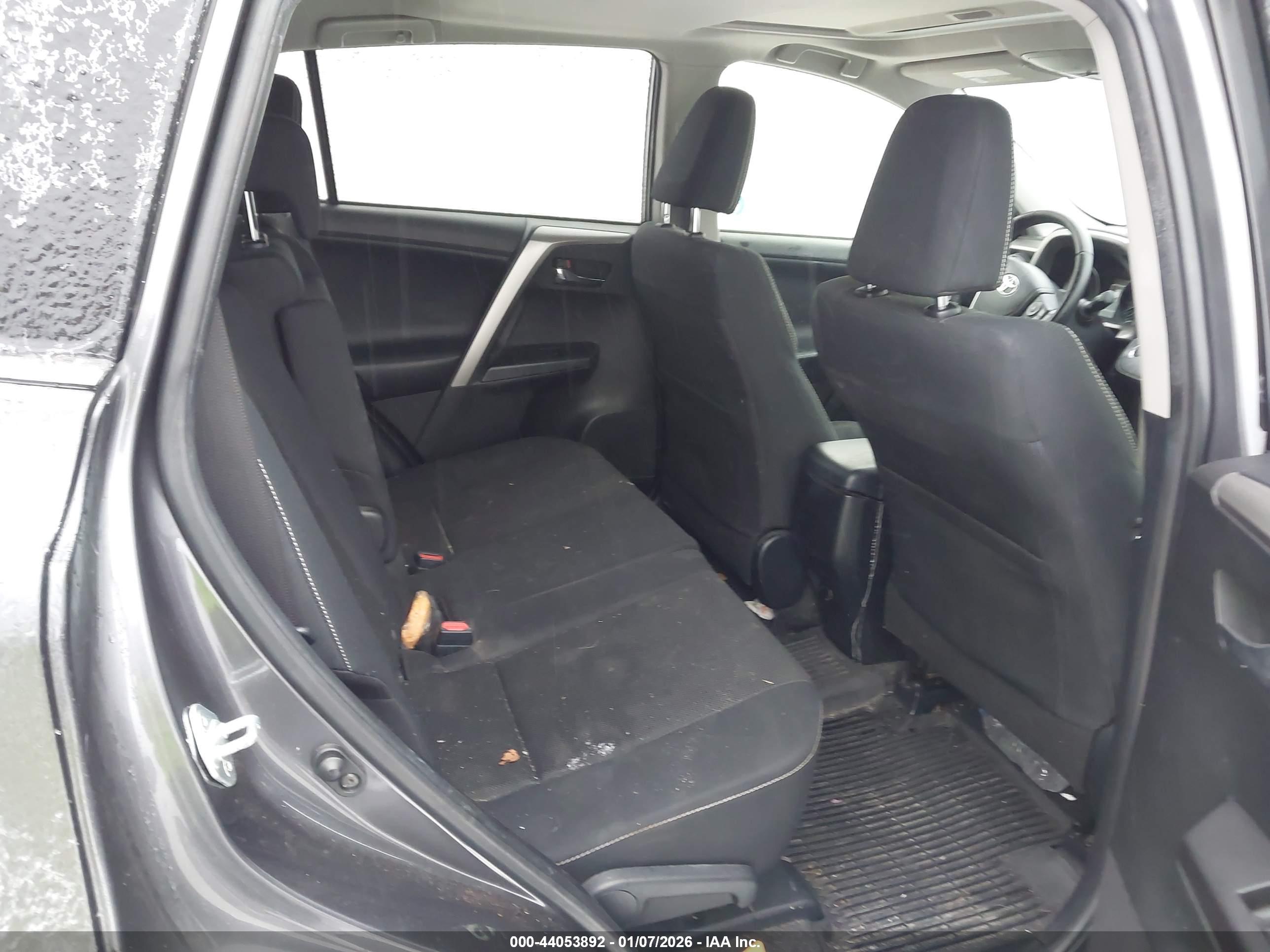 TOYOTA RAV4 image 8