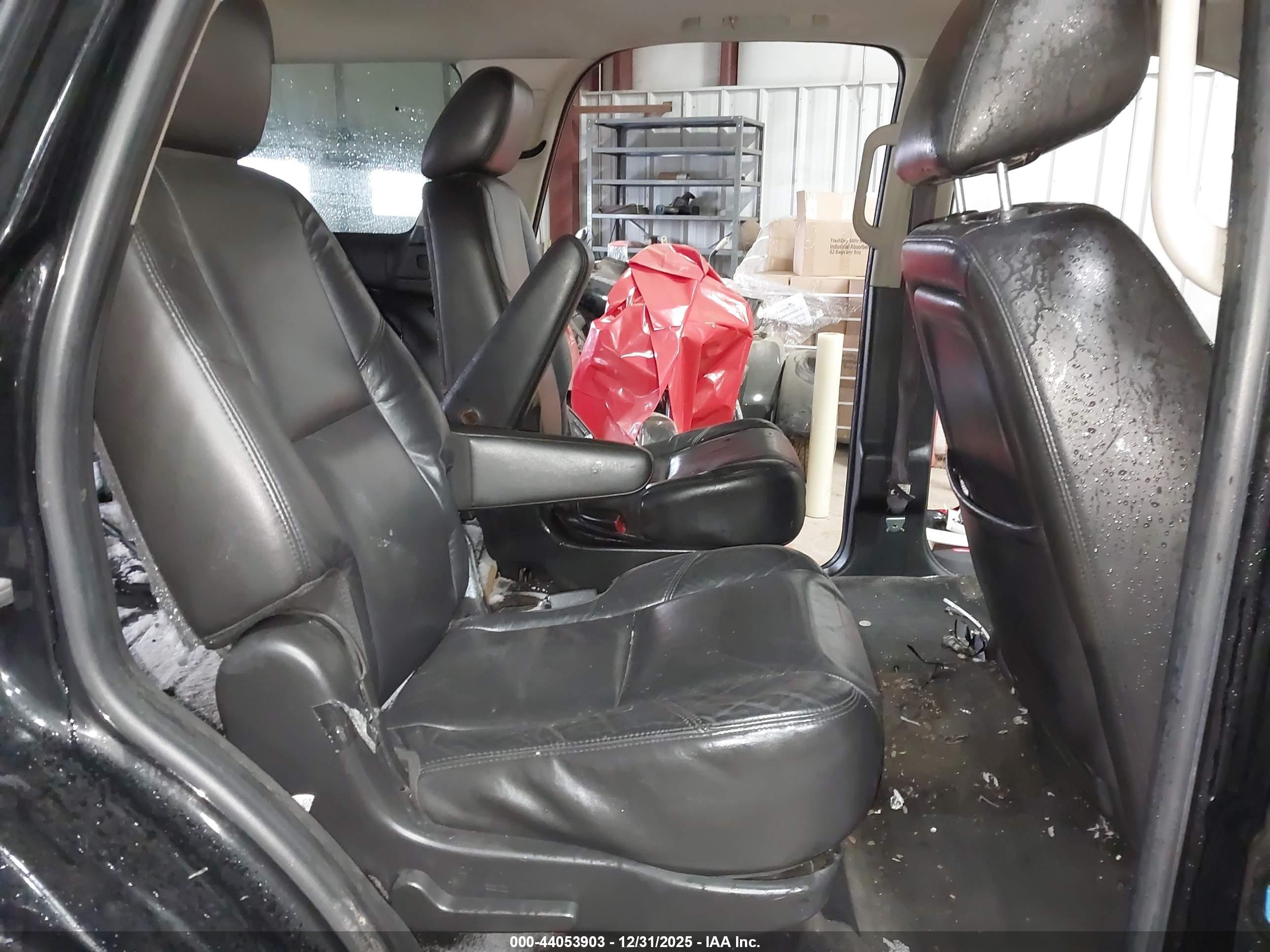 CADILLAC ESCALADE image 8