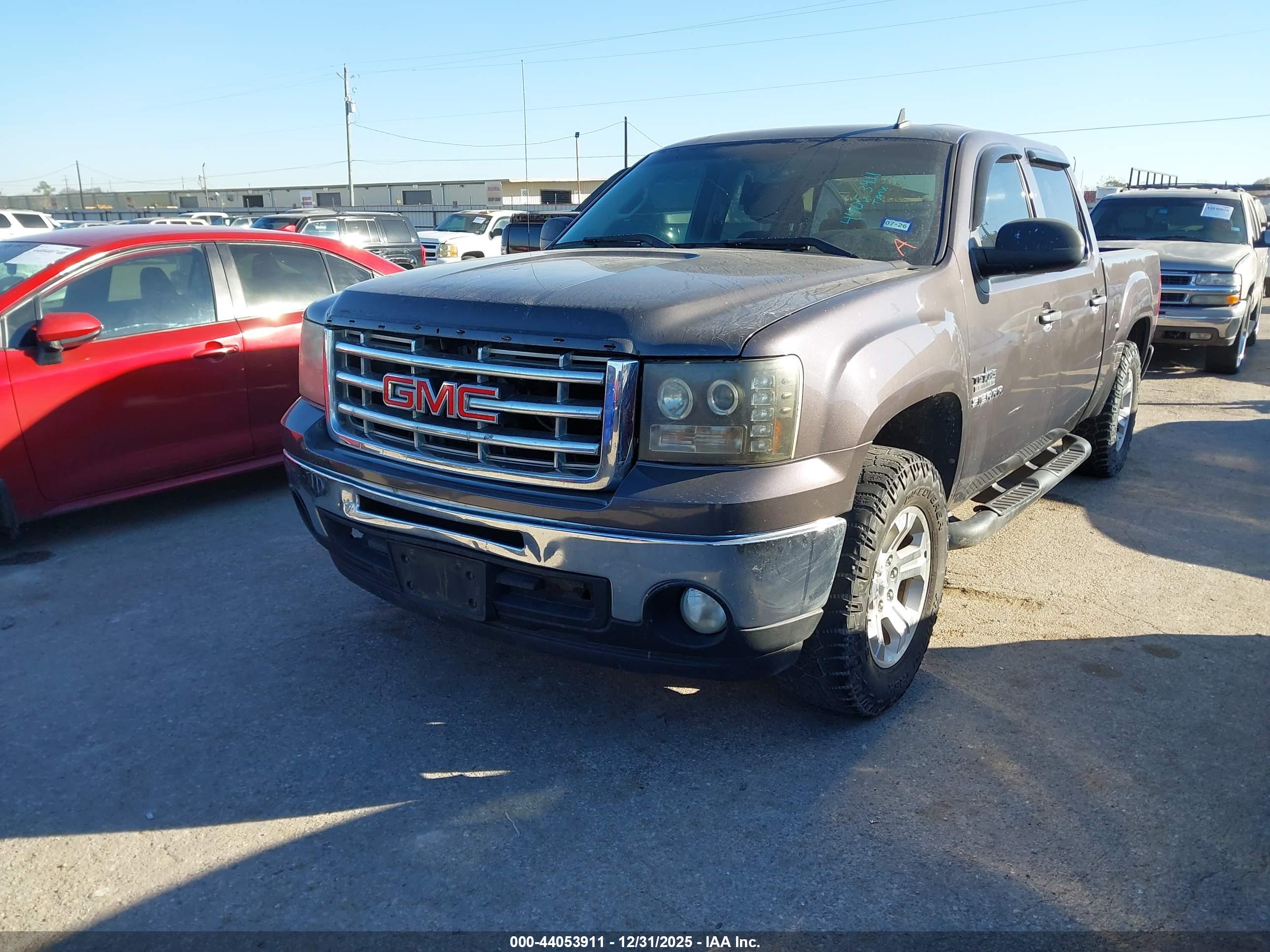 GMC SIERRA image 2
