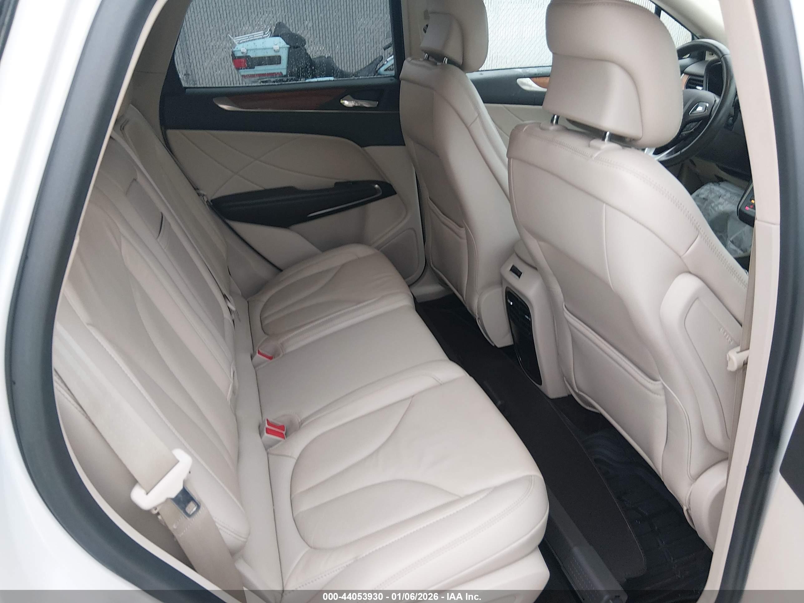 LINCOLN MKC image 8