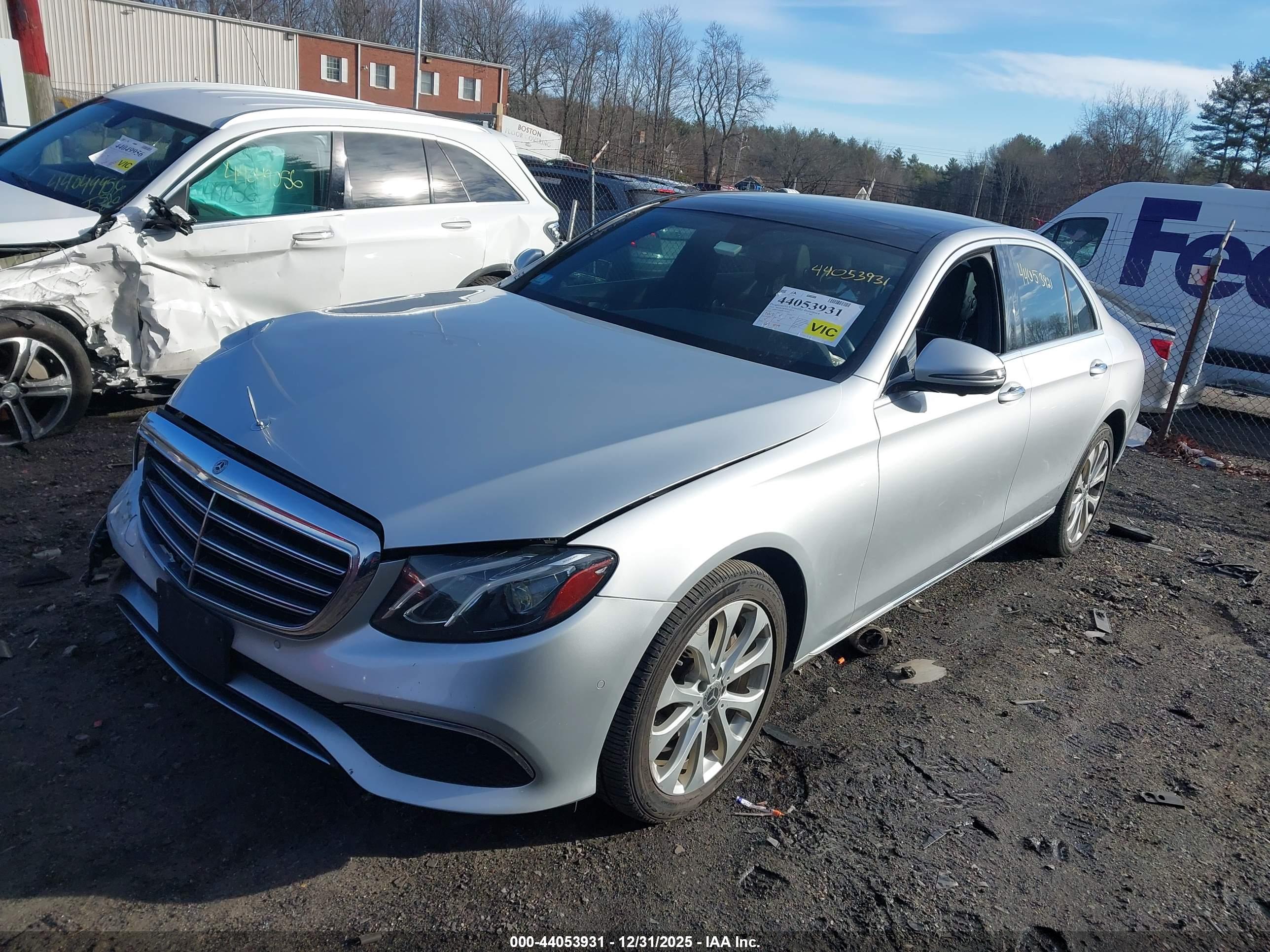 MERCEDES-BENZ E image 2