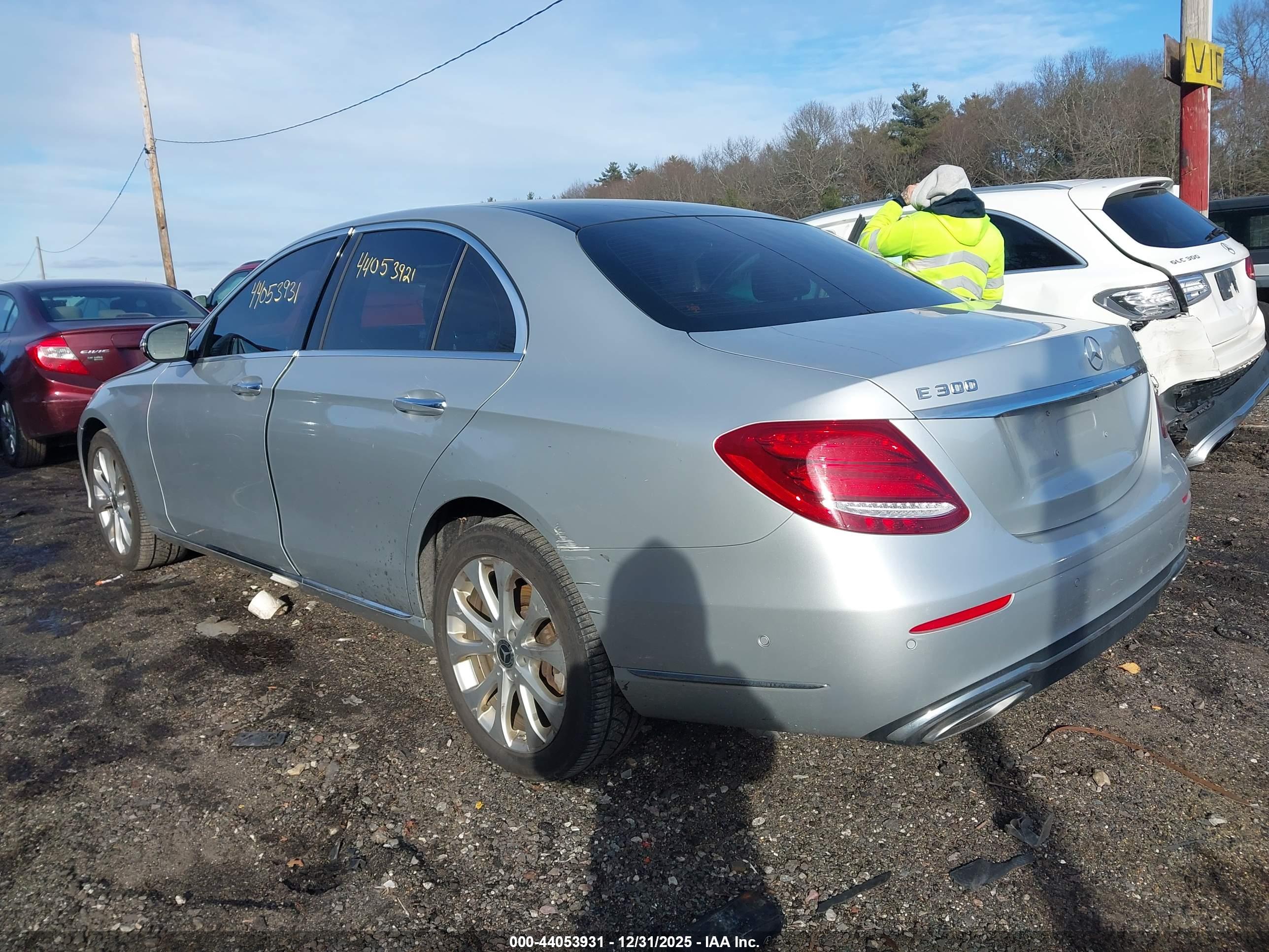MERCEDES-BENZ E image 3