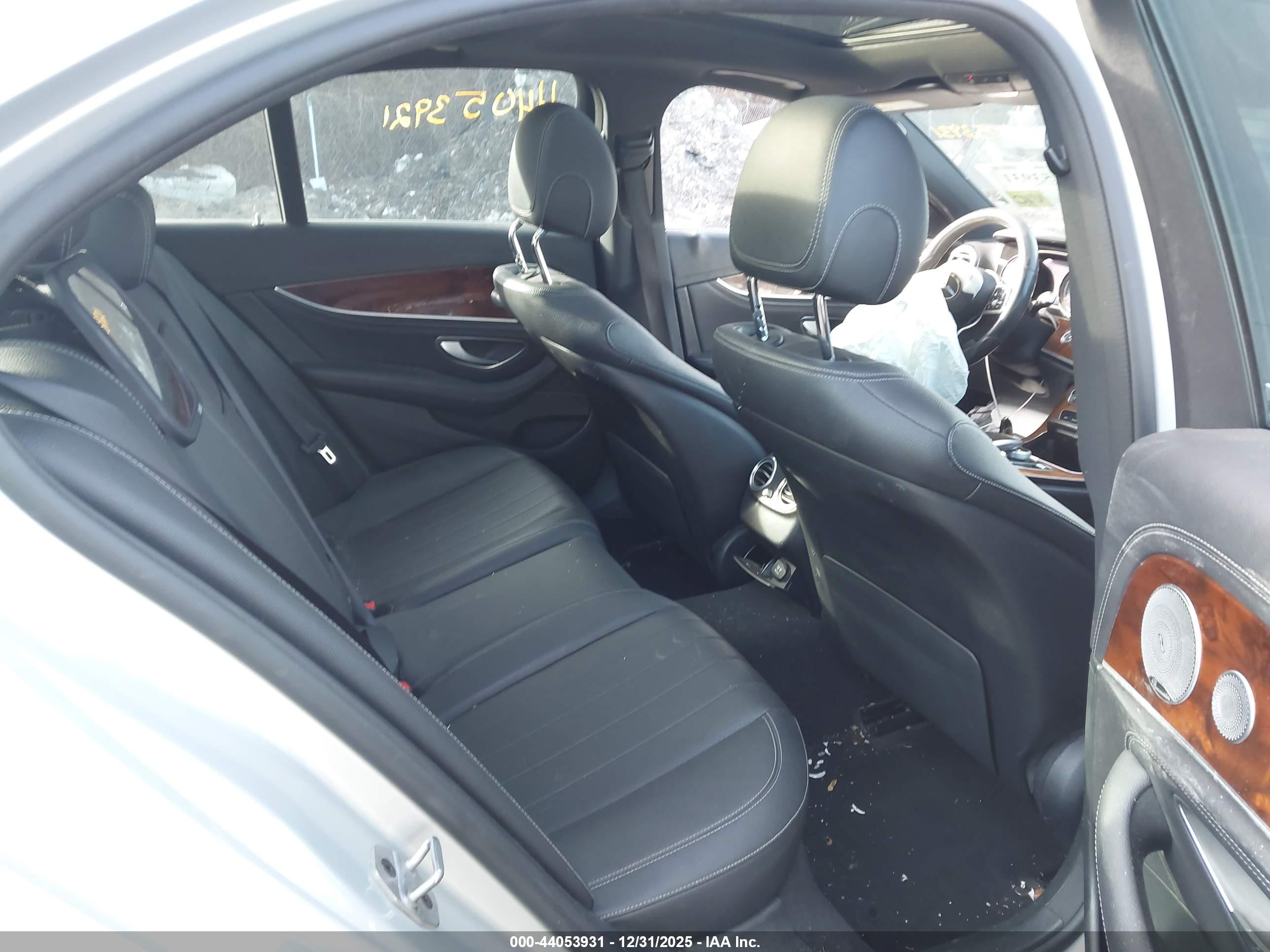 MERCEDES-BENZ E image 8