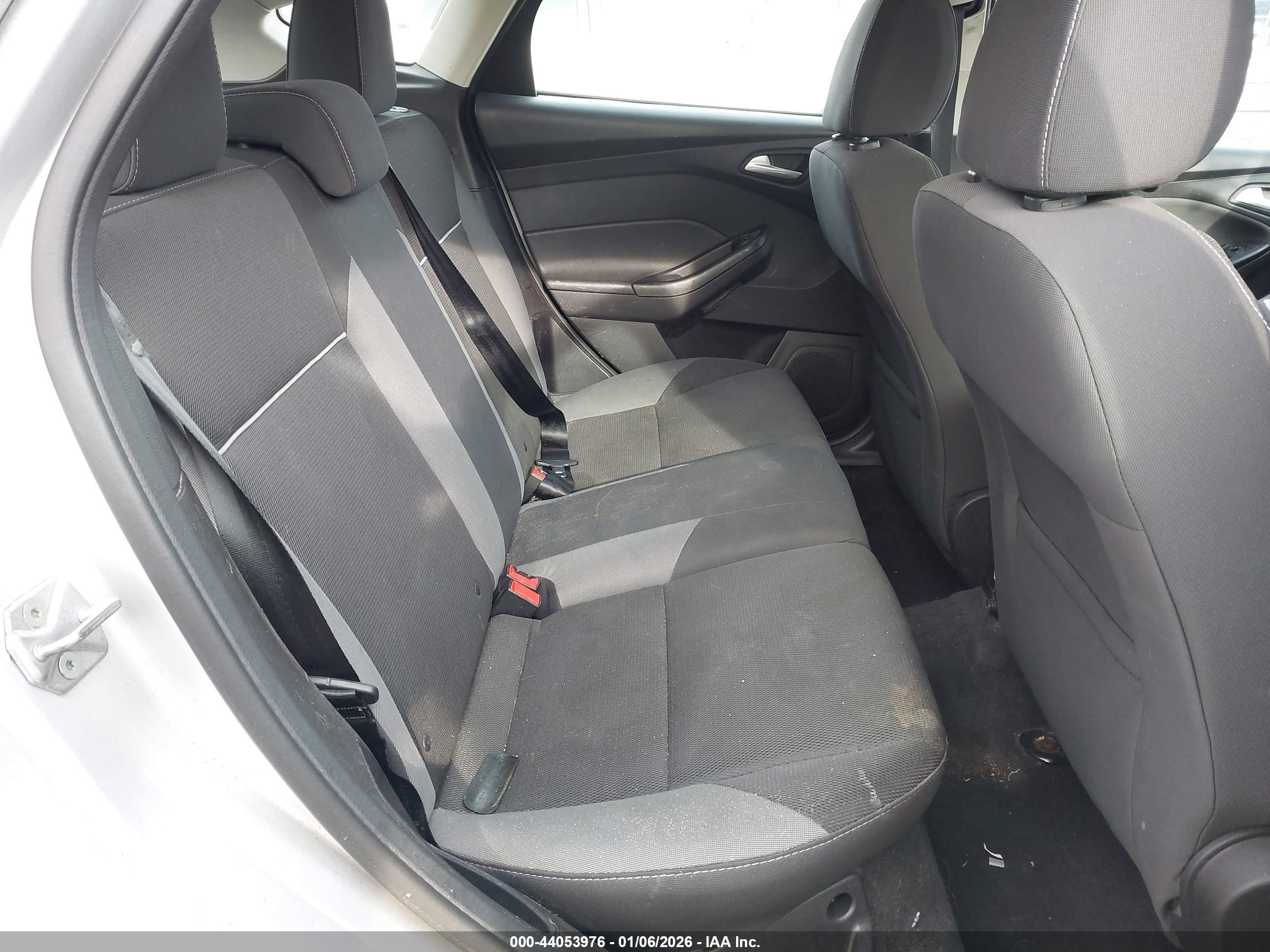 FORD FOCUS image 8