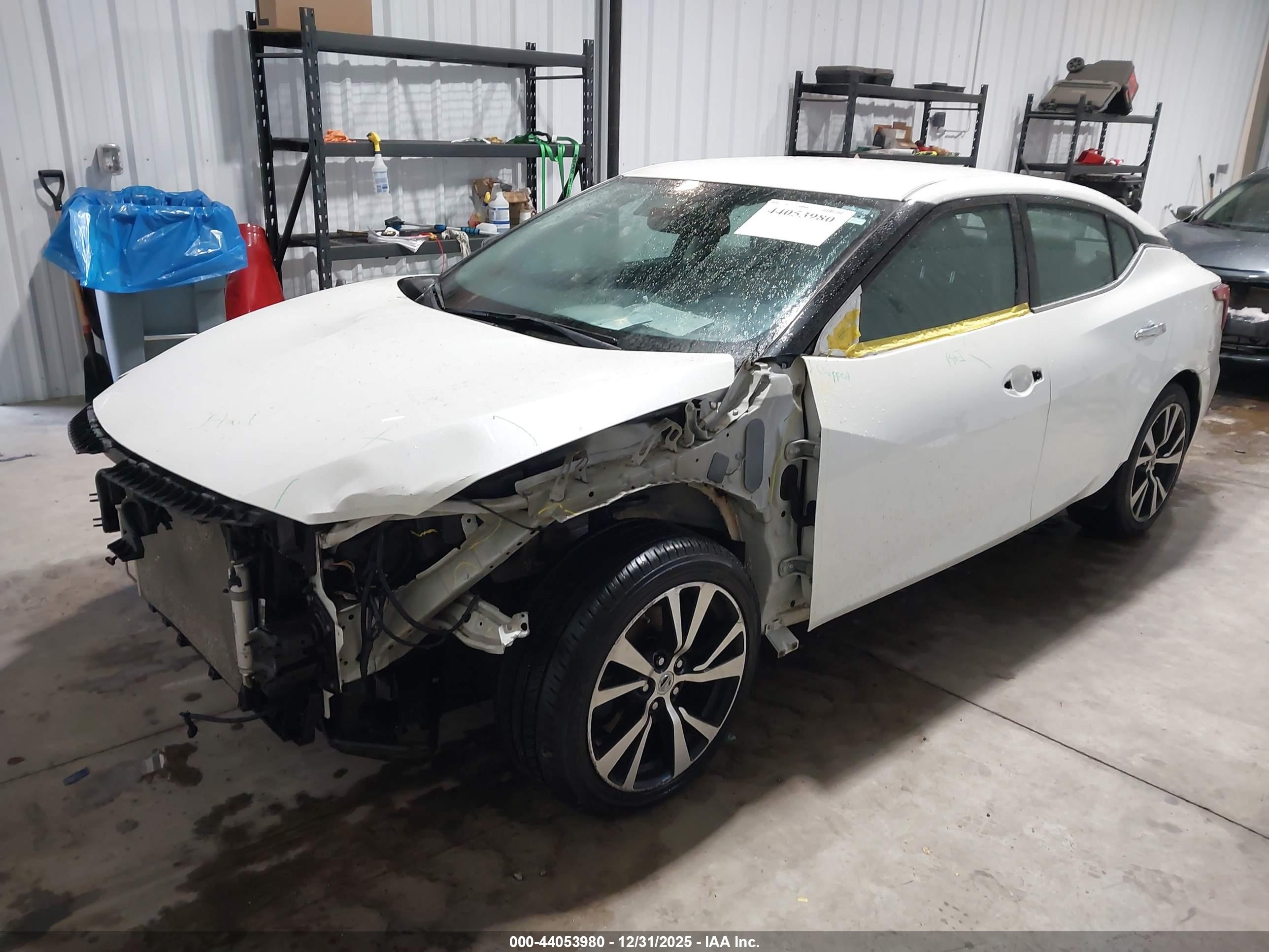 NISSAN MAXIMA image 6
