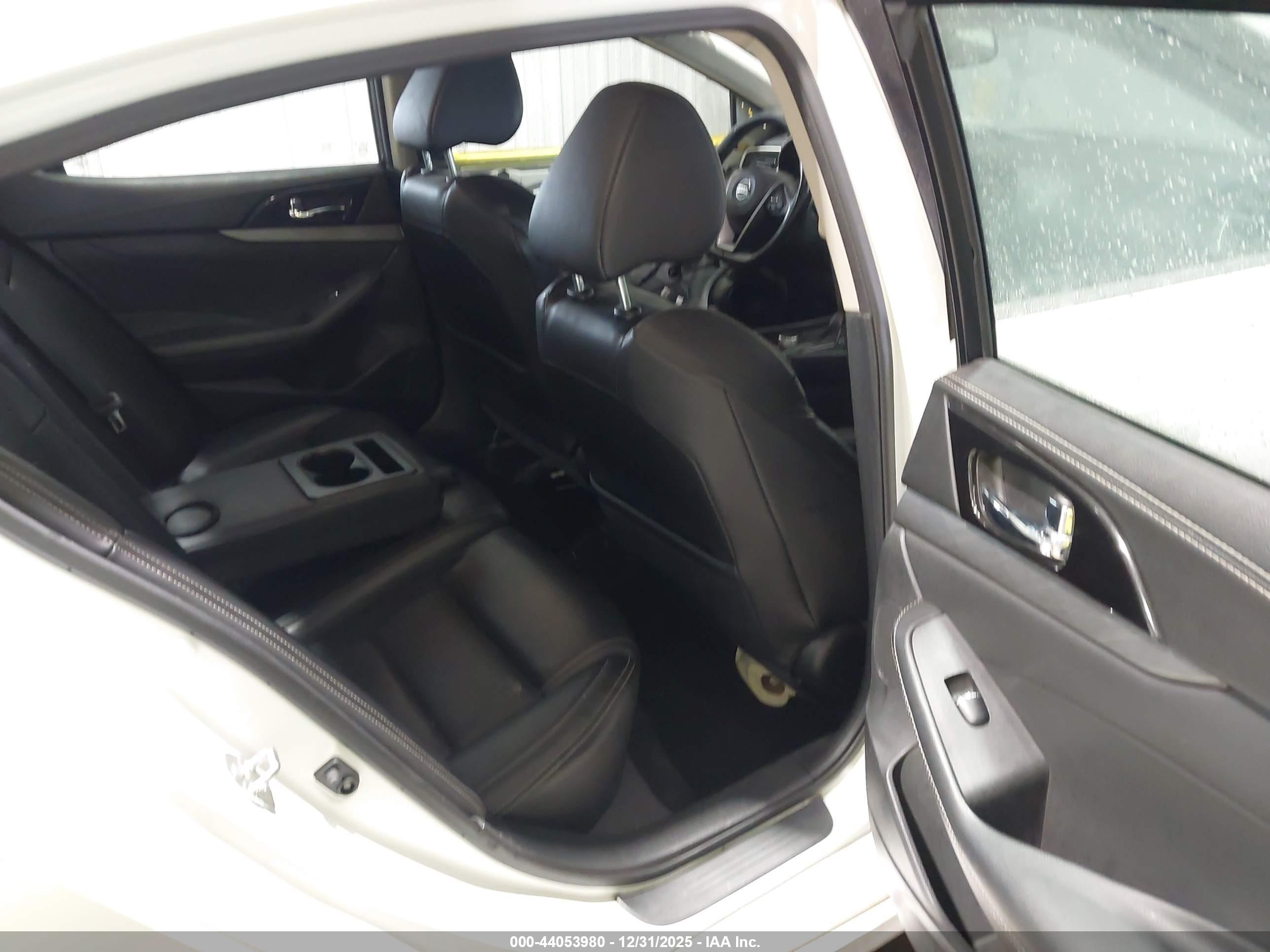 NISSAN MAXIMA image 8
