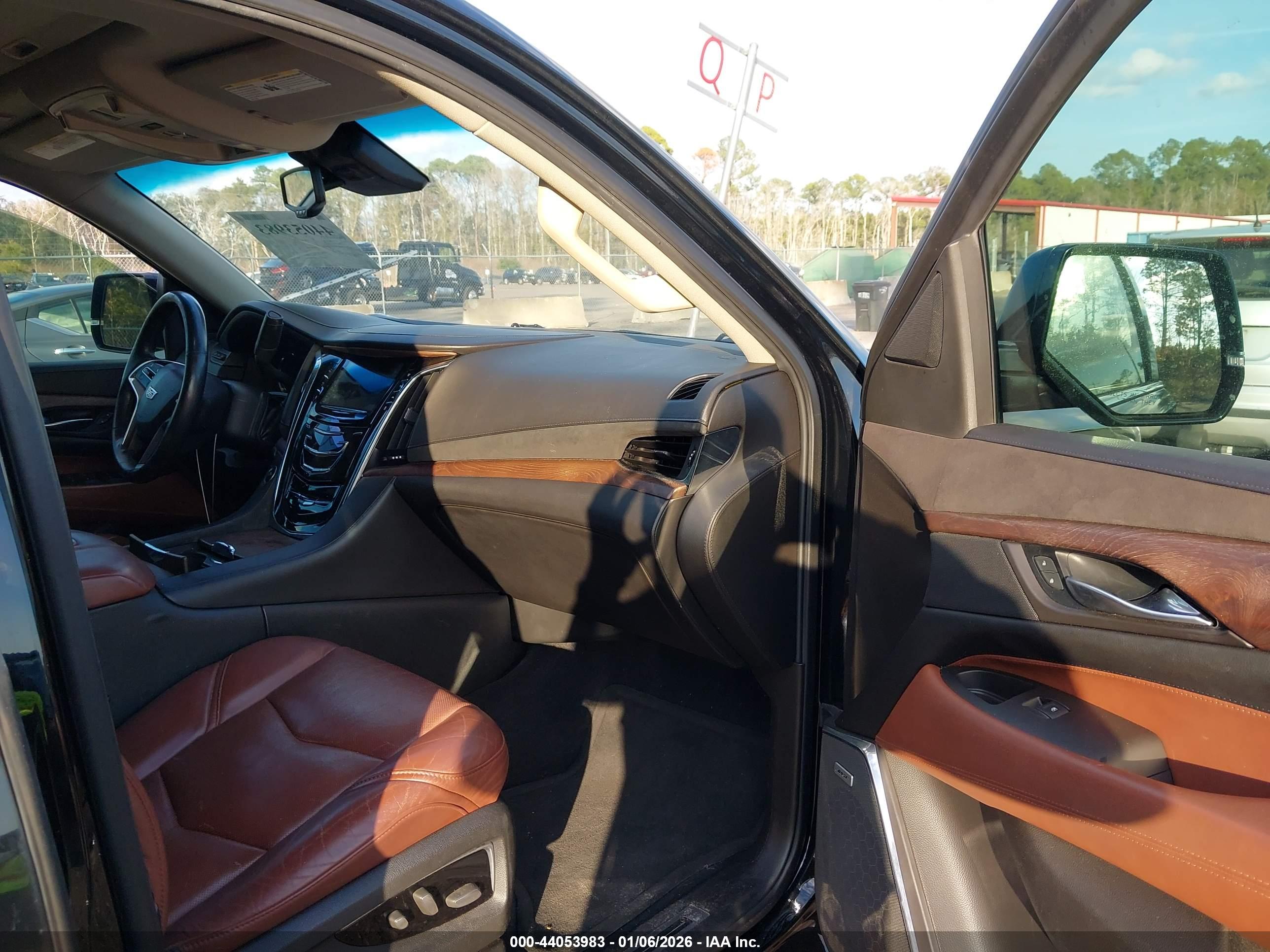 CADILLAC ESCALADE image 5