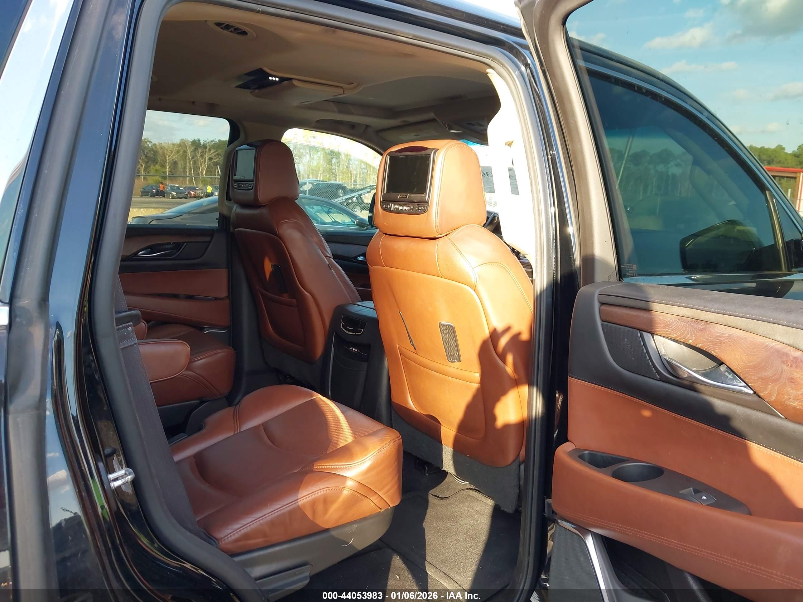 CADILLAC ESCALADE image 8