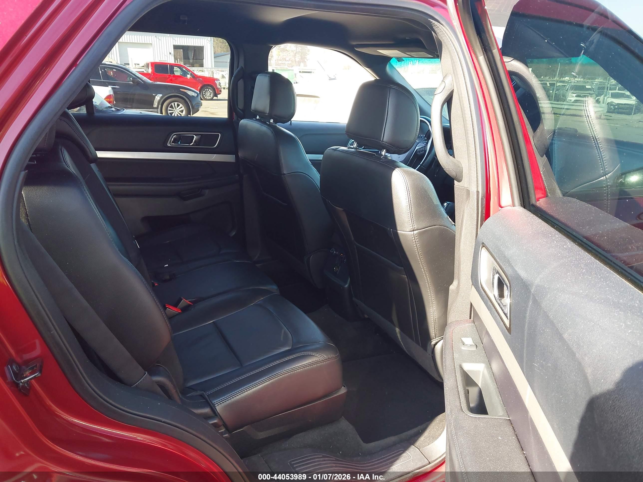 FORD EXPLORER image 8