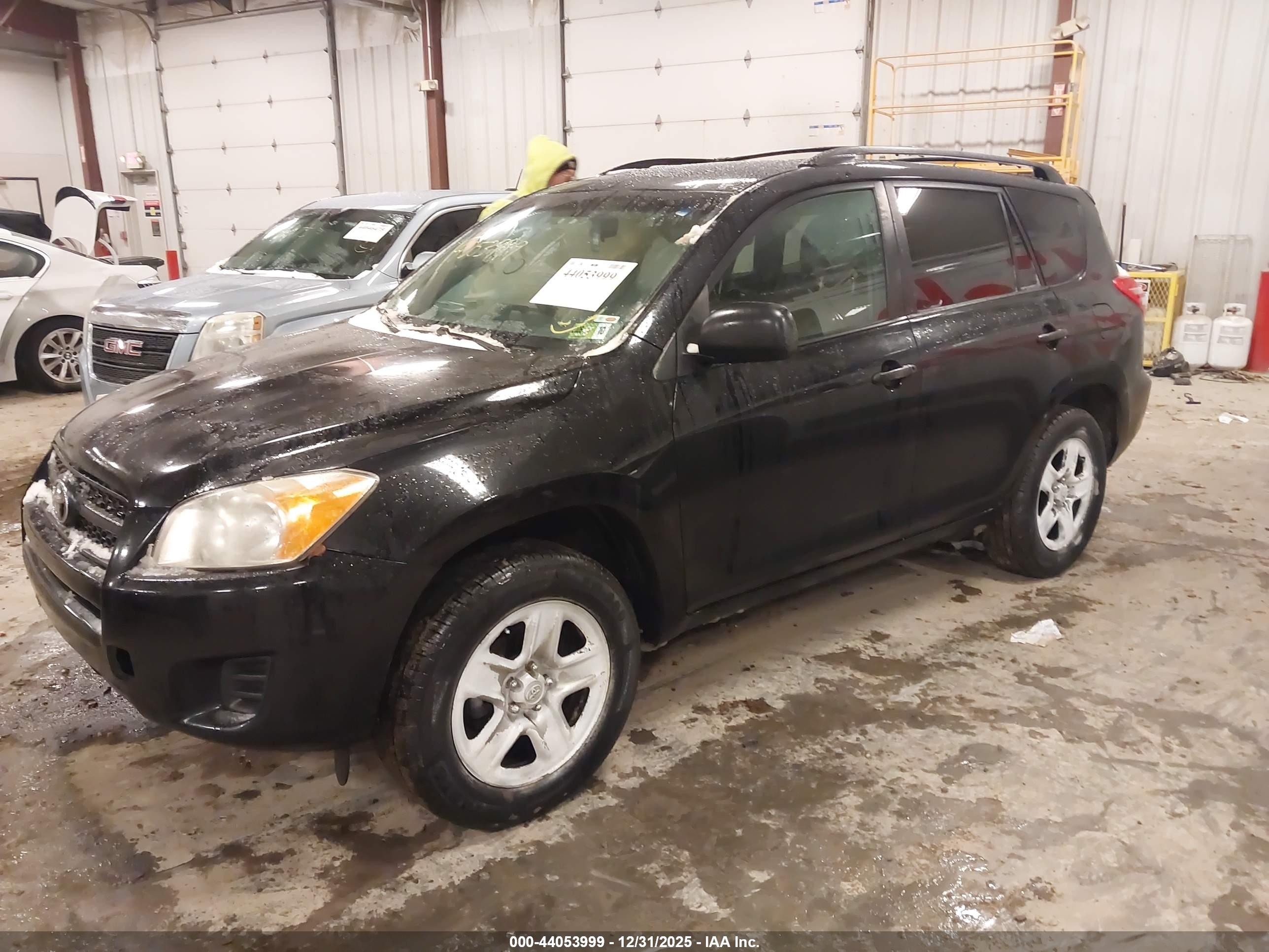 TOYOTA RAV4 image 2