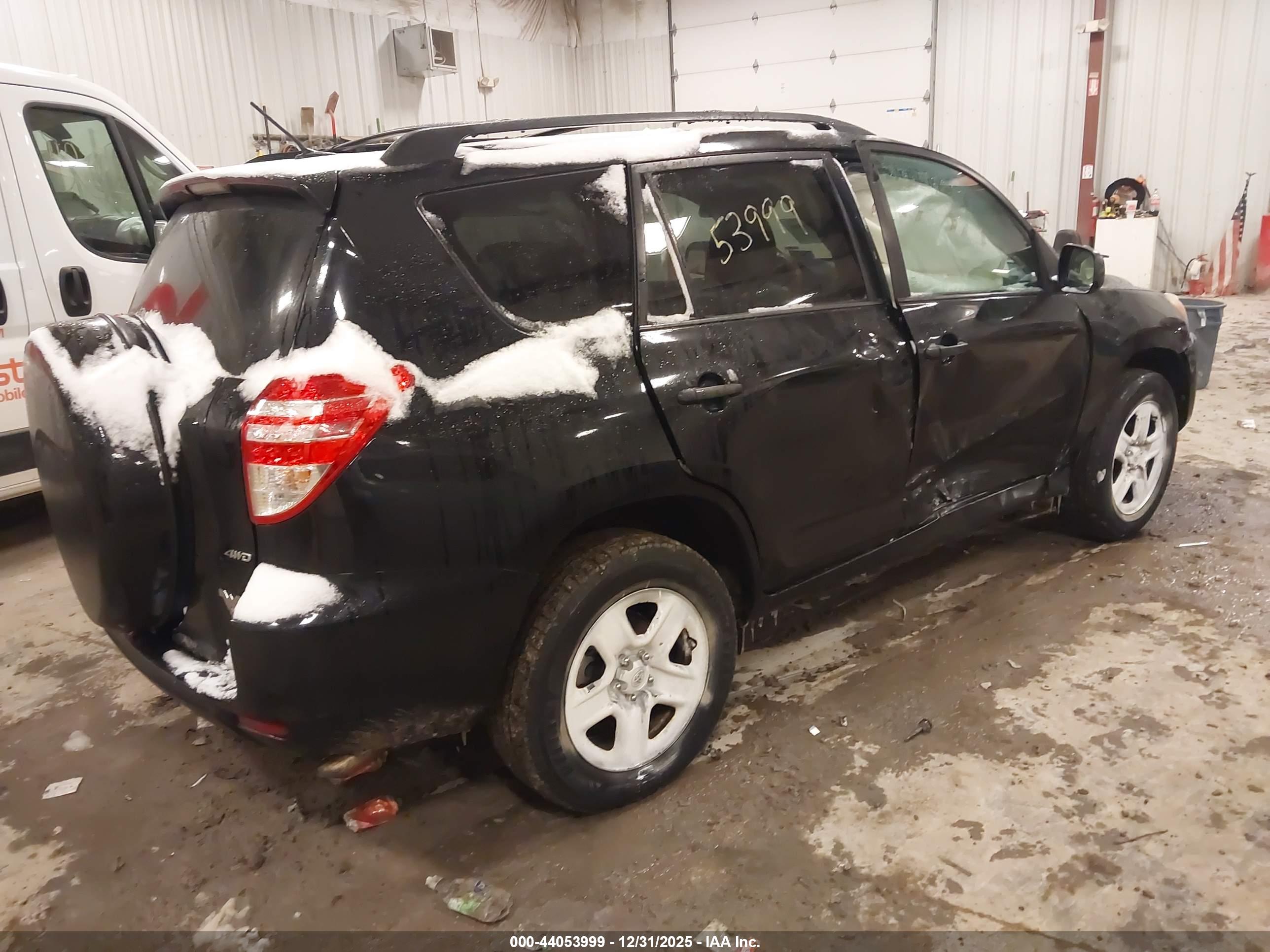 TOYOTA RAV4 image 4