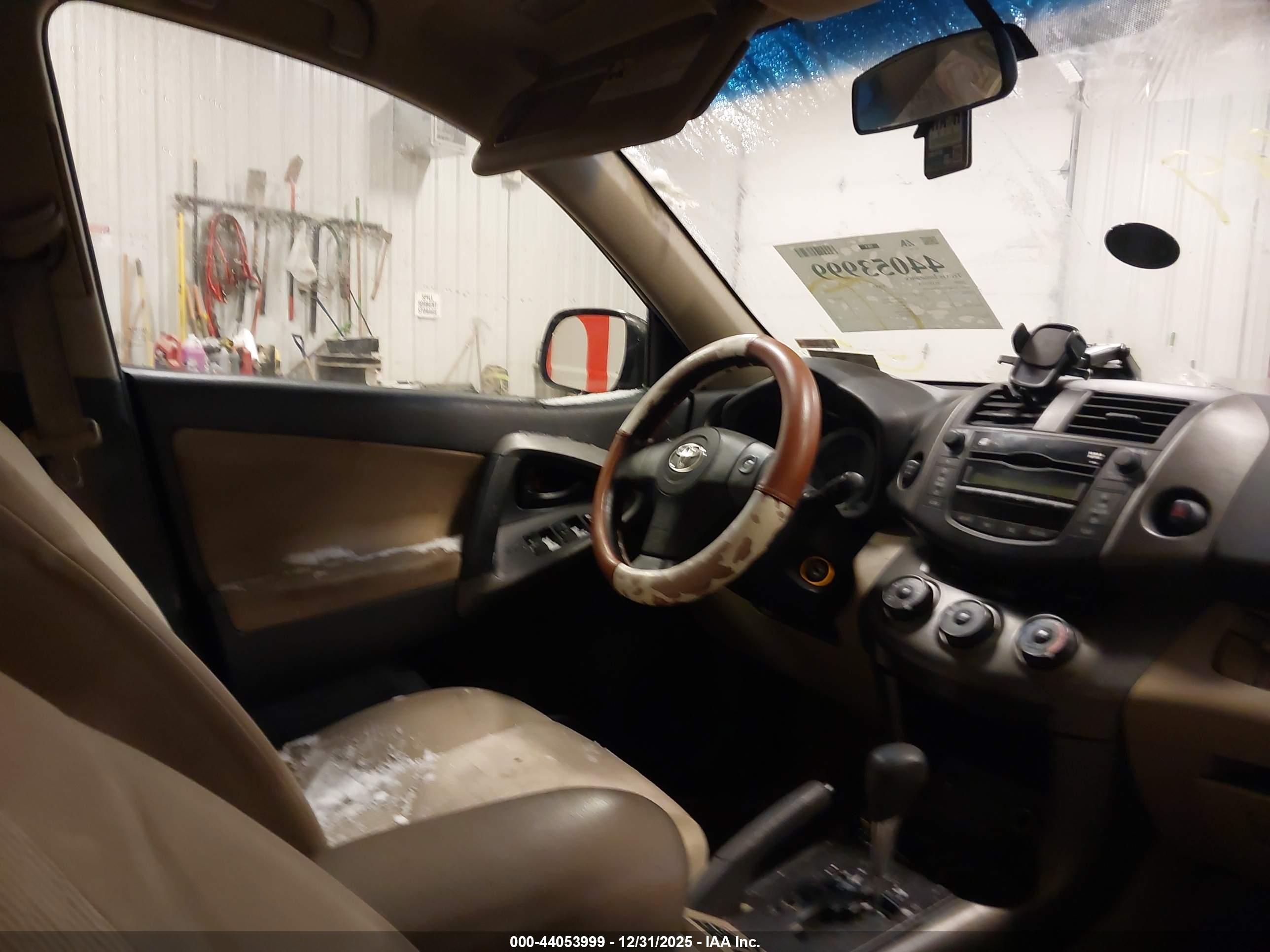 TOYOTA RAV4 image 5