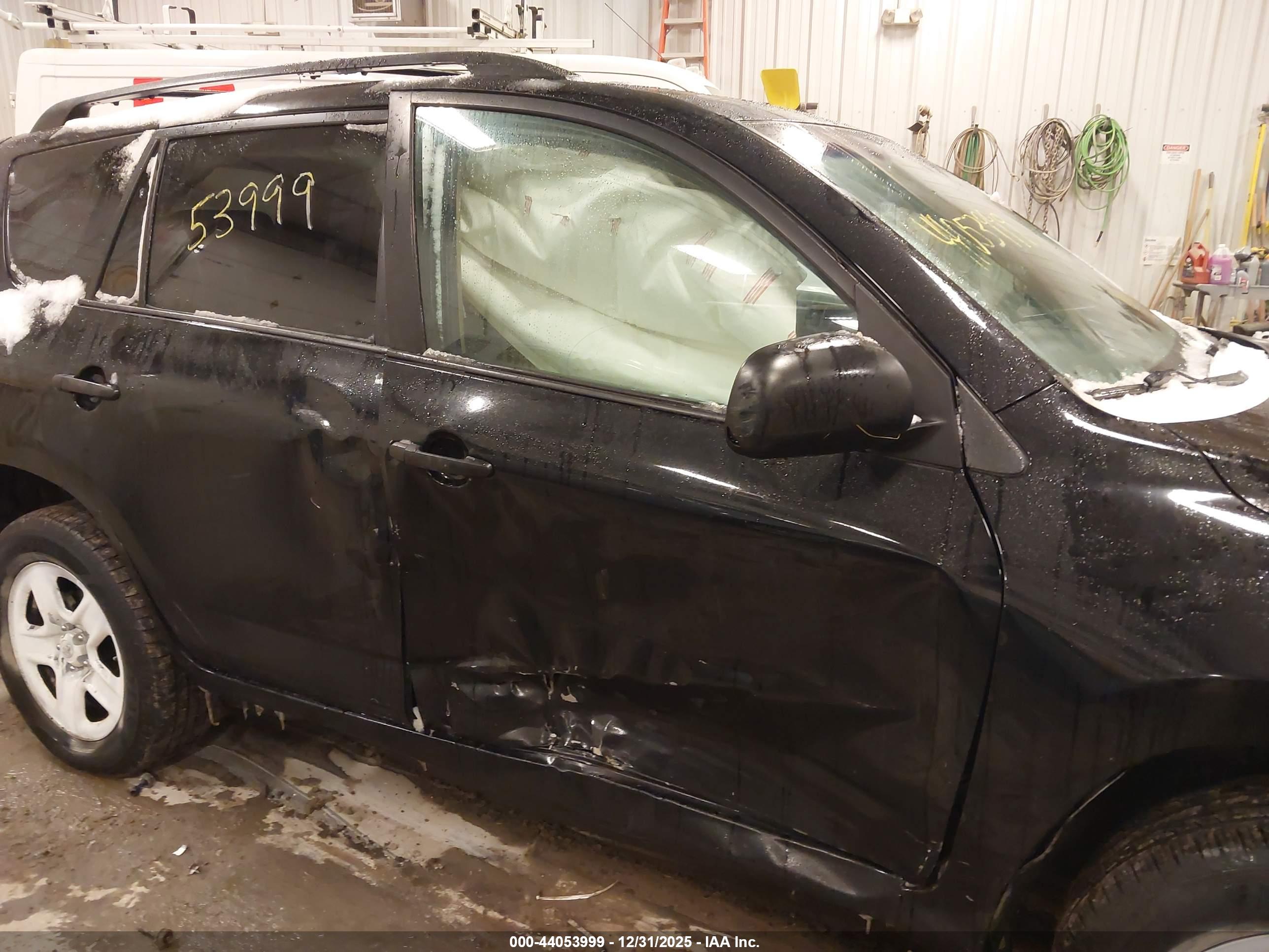 TOYOTA RAV4 image 6