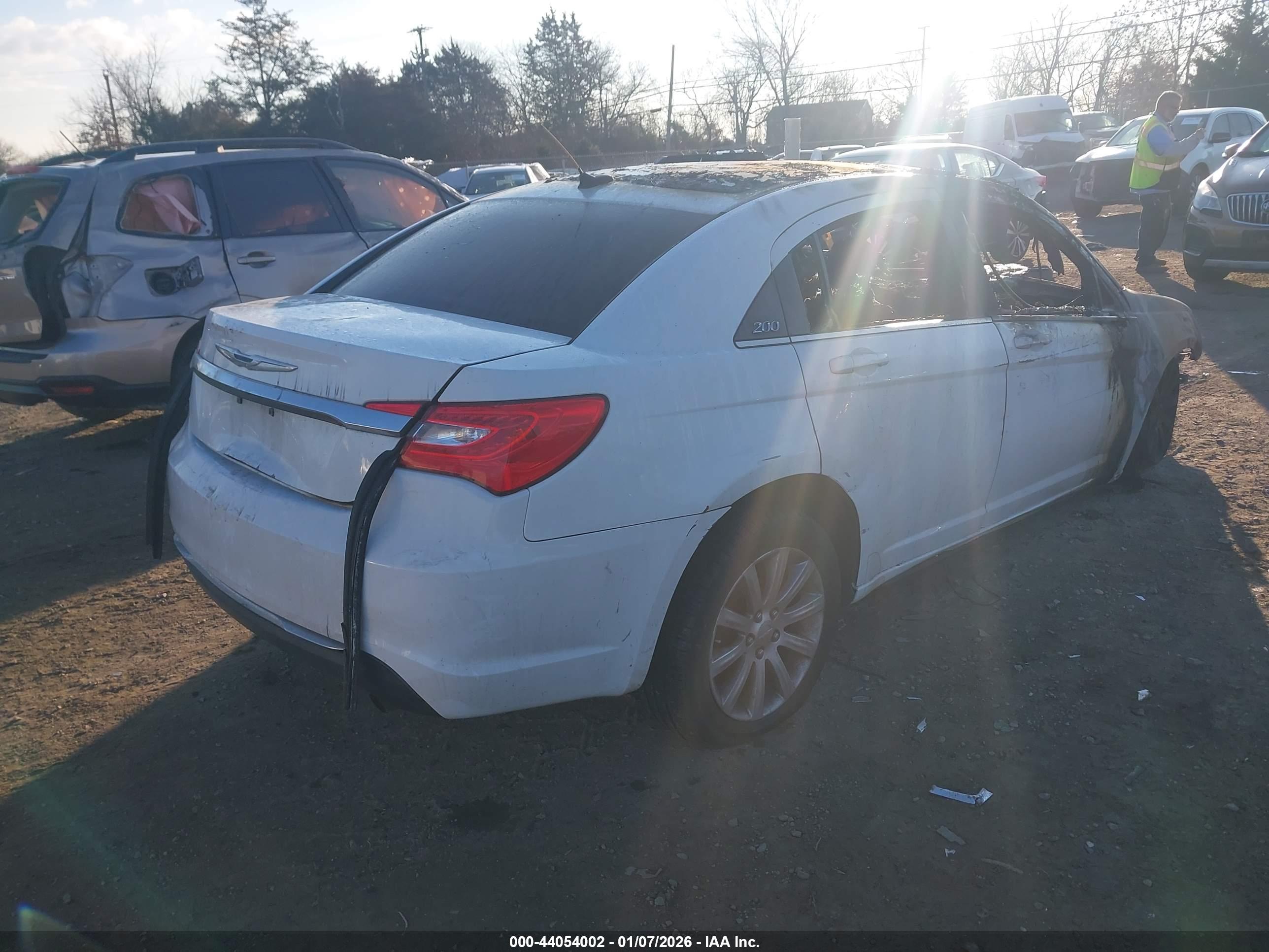 CHRYSLER 200 image 4