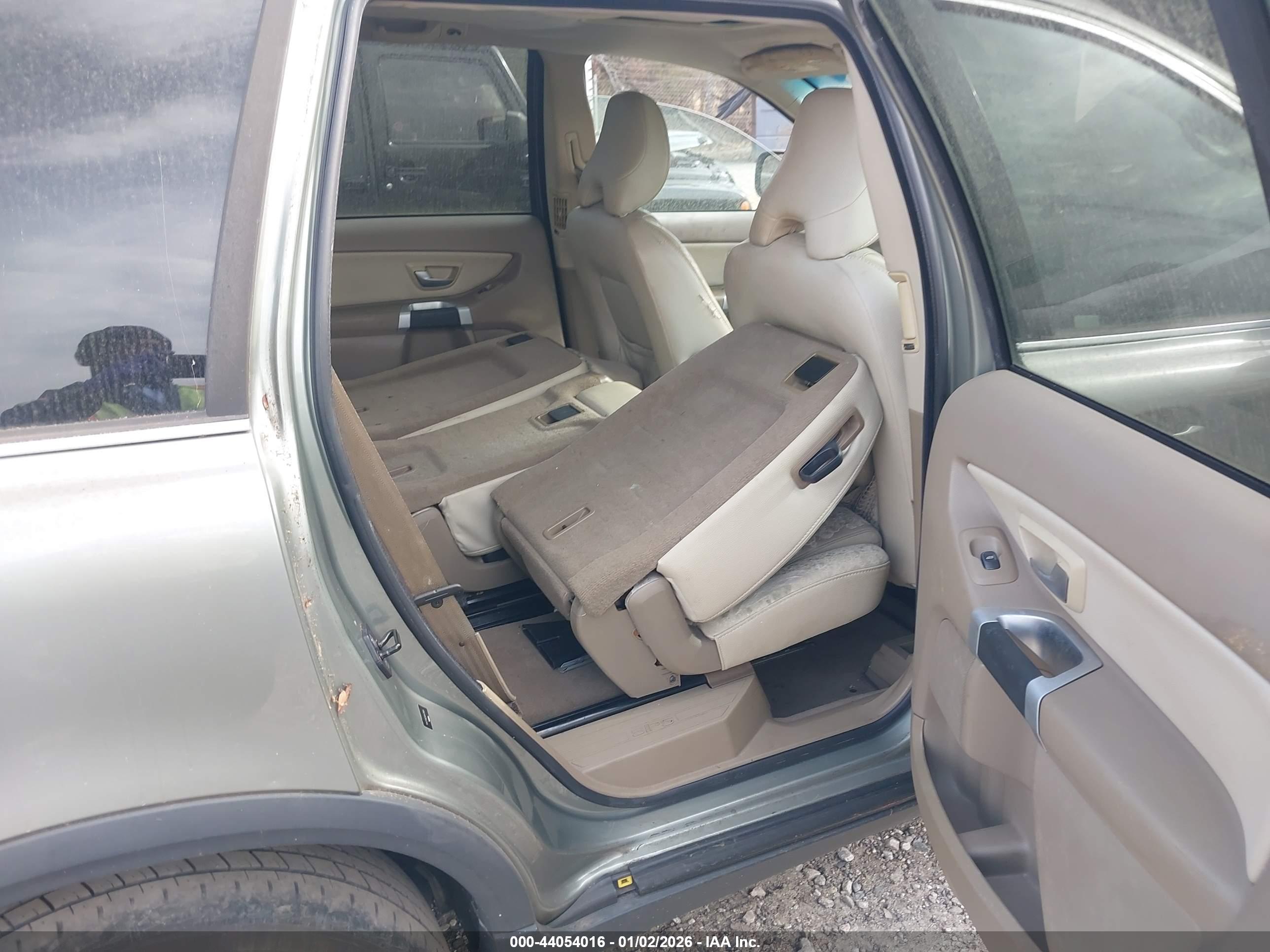 VOLVO XC90 image 8