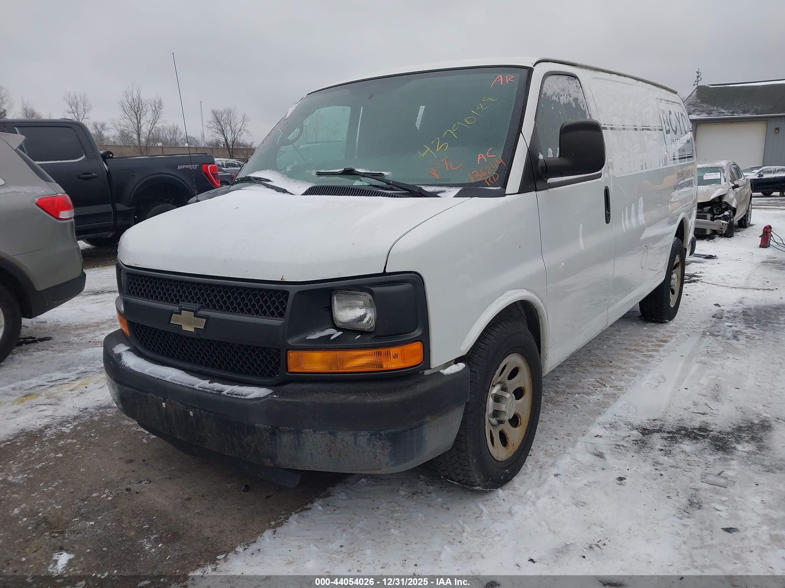 CHEVROLET EXPRESS image 2