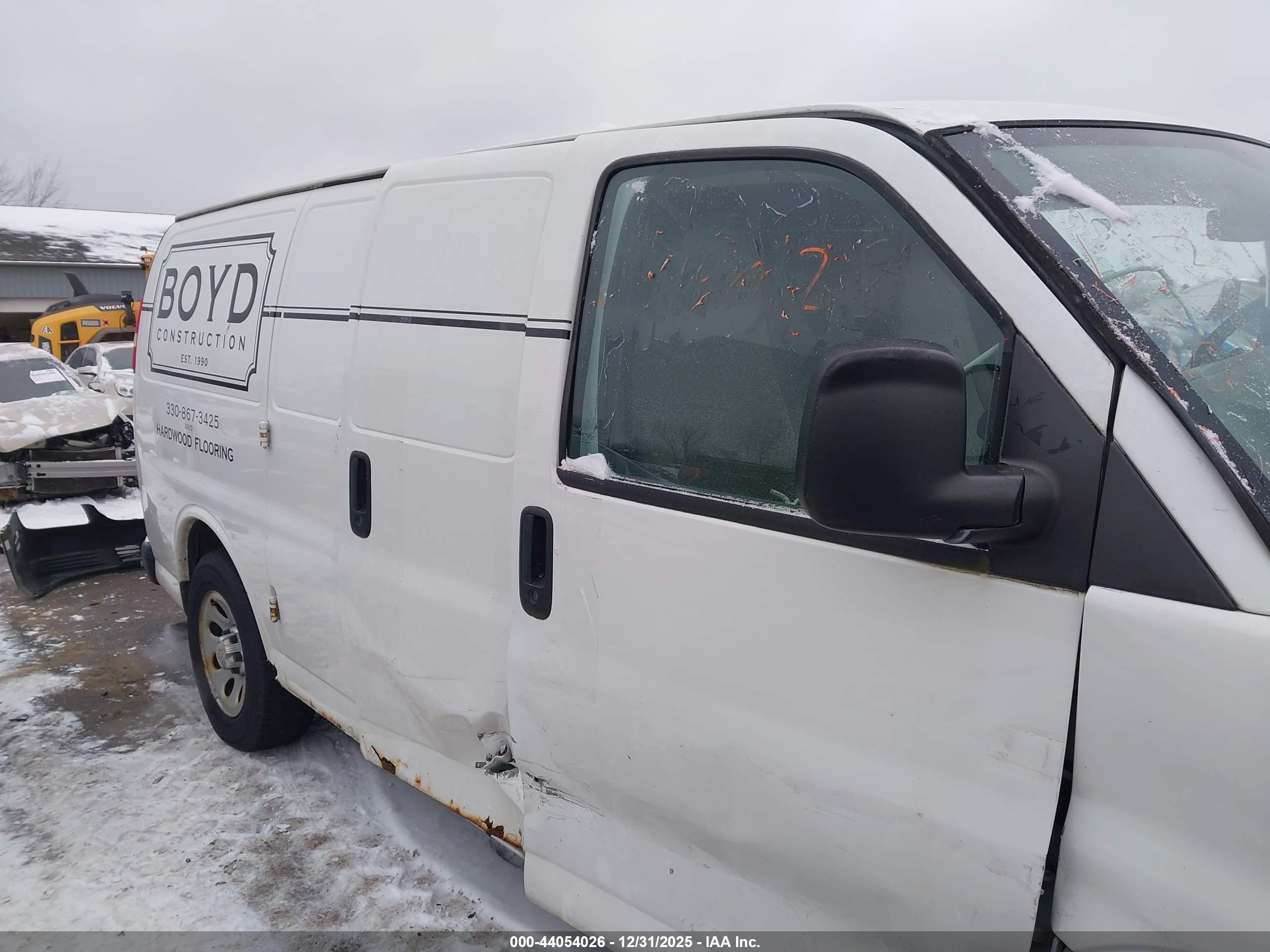 CHEVROLET EXPRESS image 6