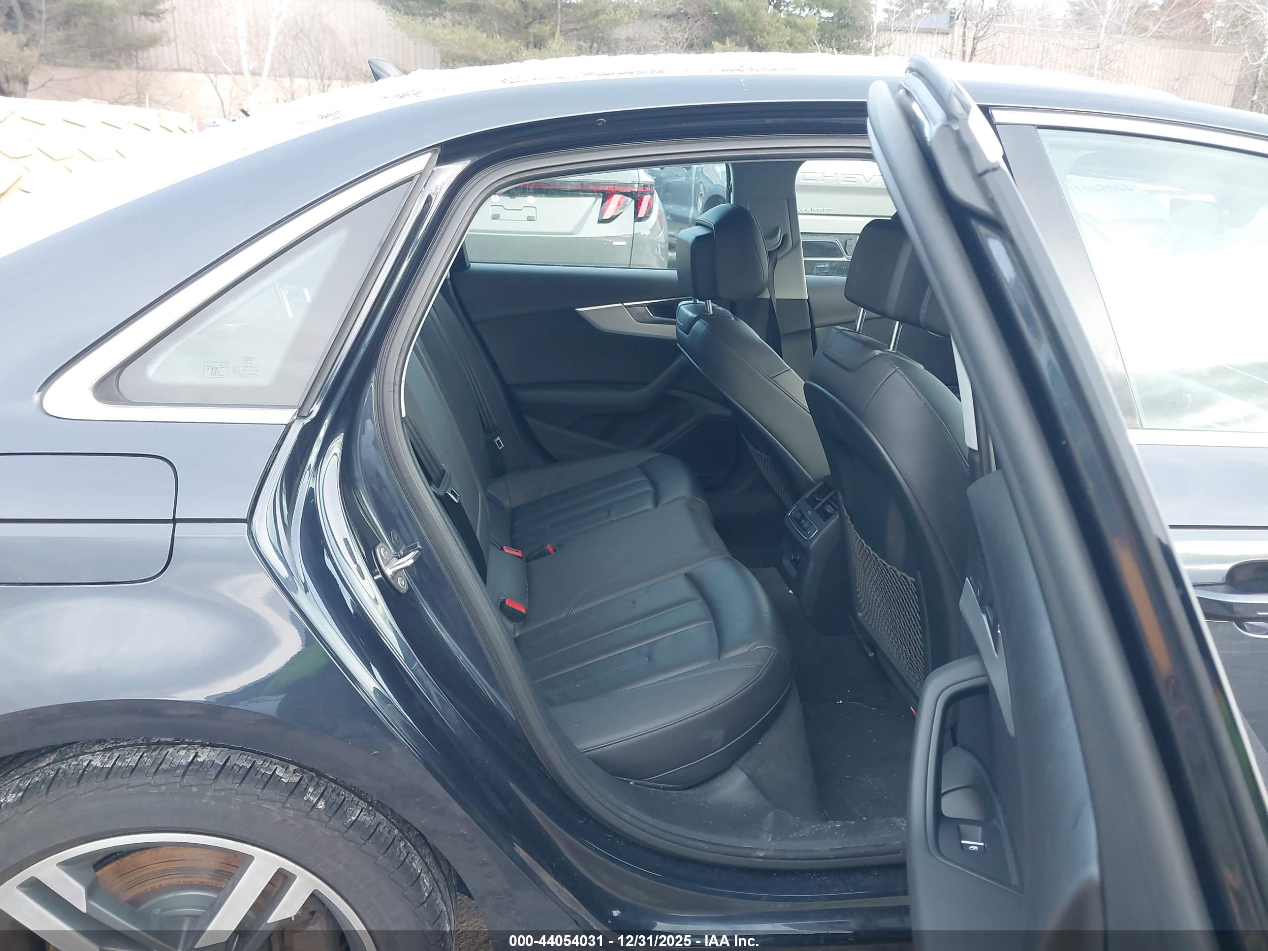 AUDI A4 image 8