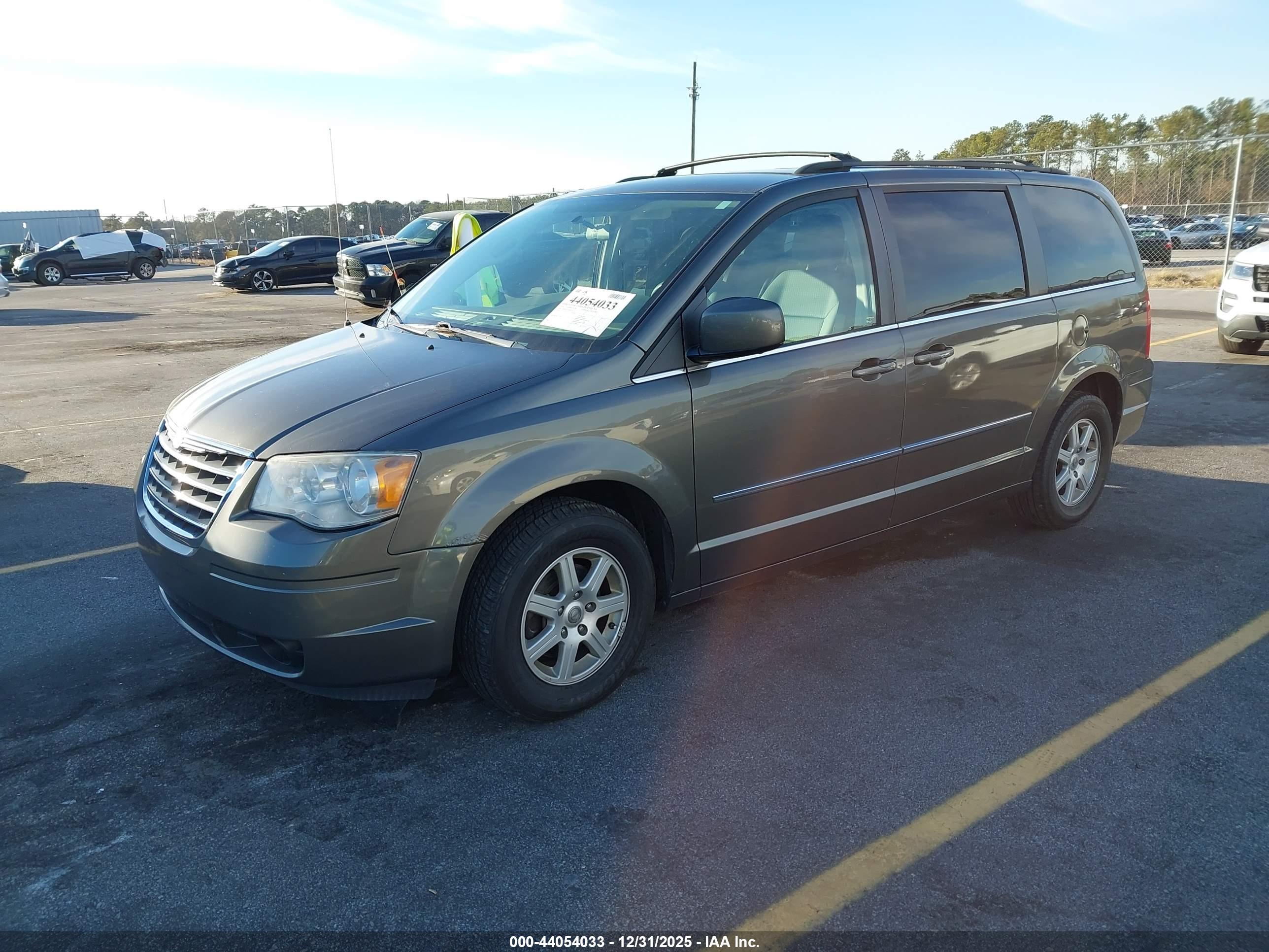 CHRYSLER TOWN image 2