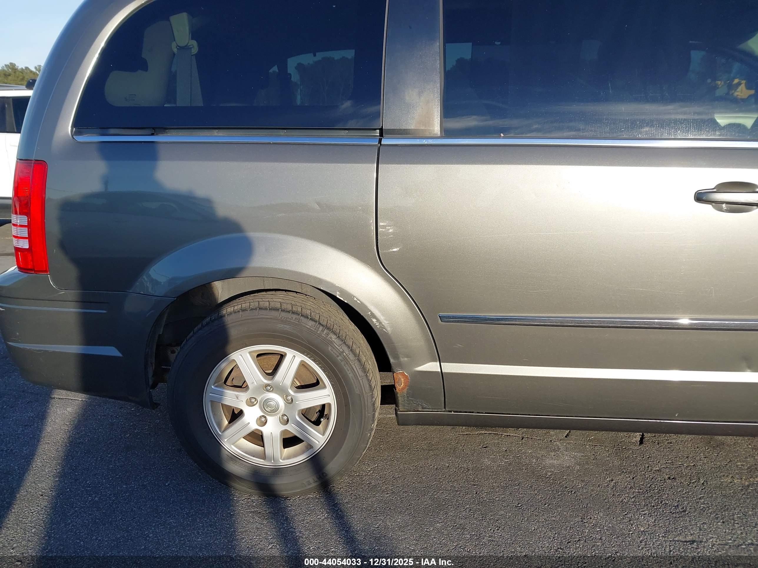 CHRYSLER TOWN image 6