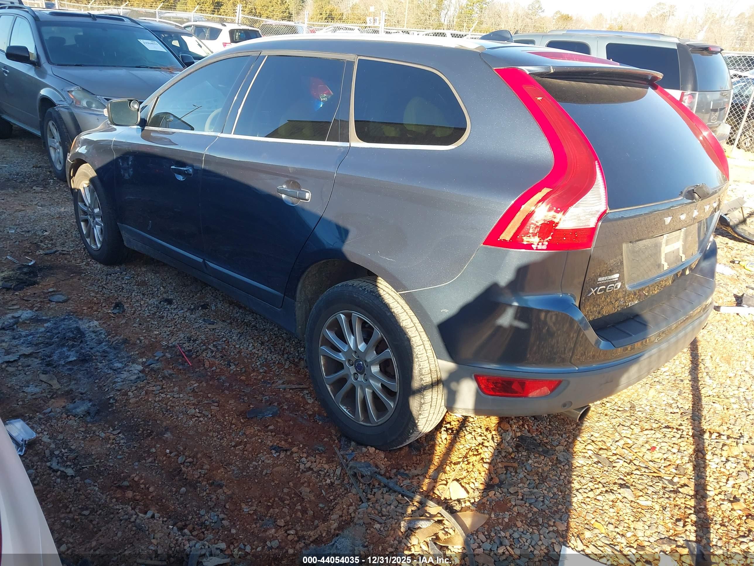 VOLVO XC60 image 3