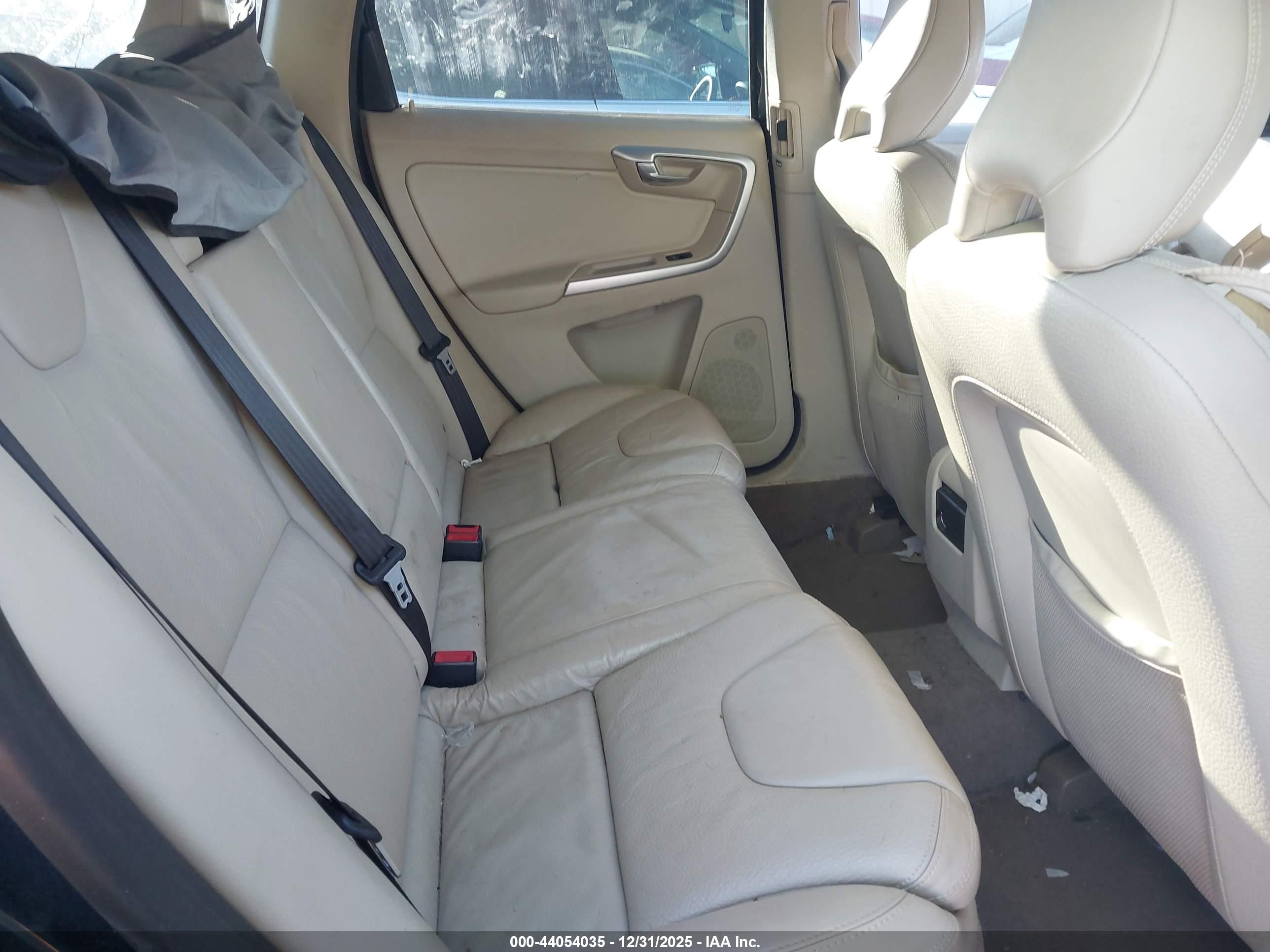 VOLVO XC60 image 8