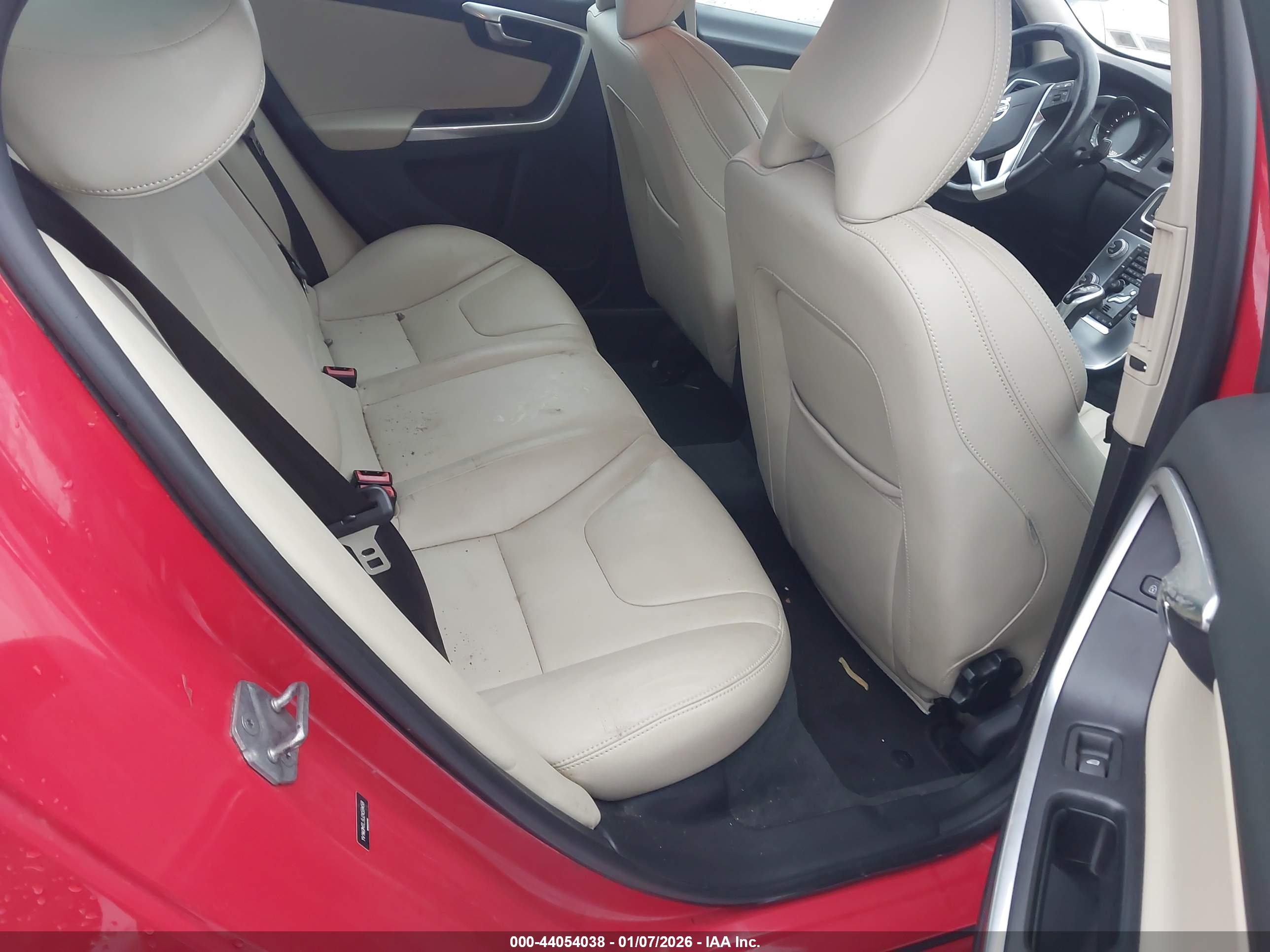 VOLVO S60 image 8