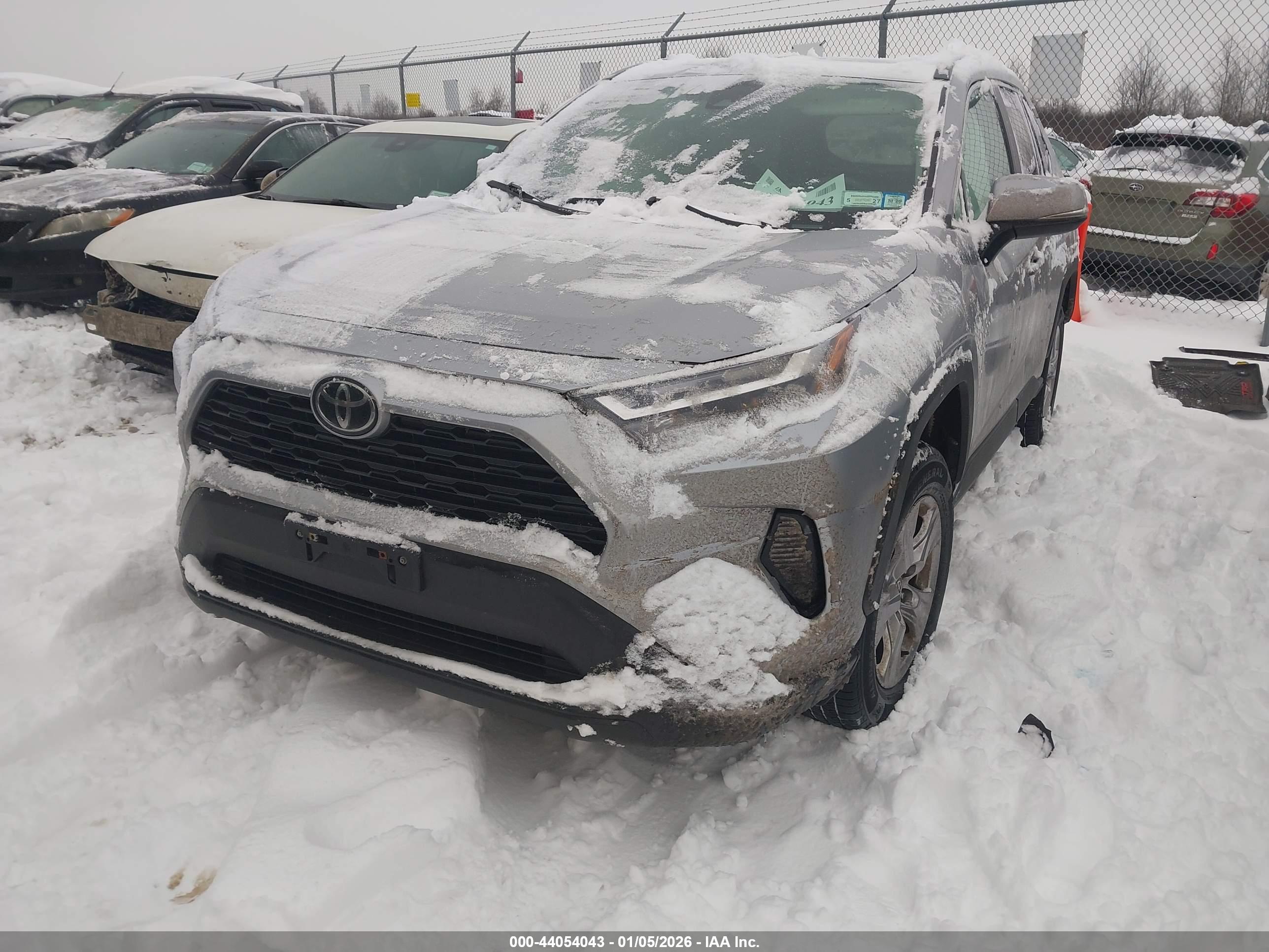 TOYOTA RAV4 image 2