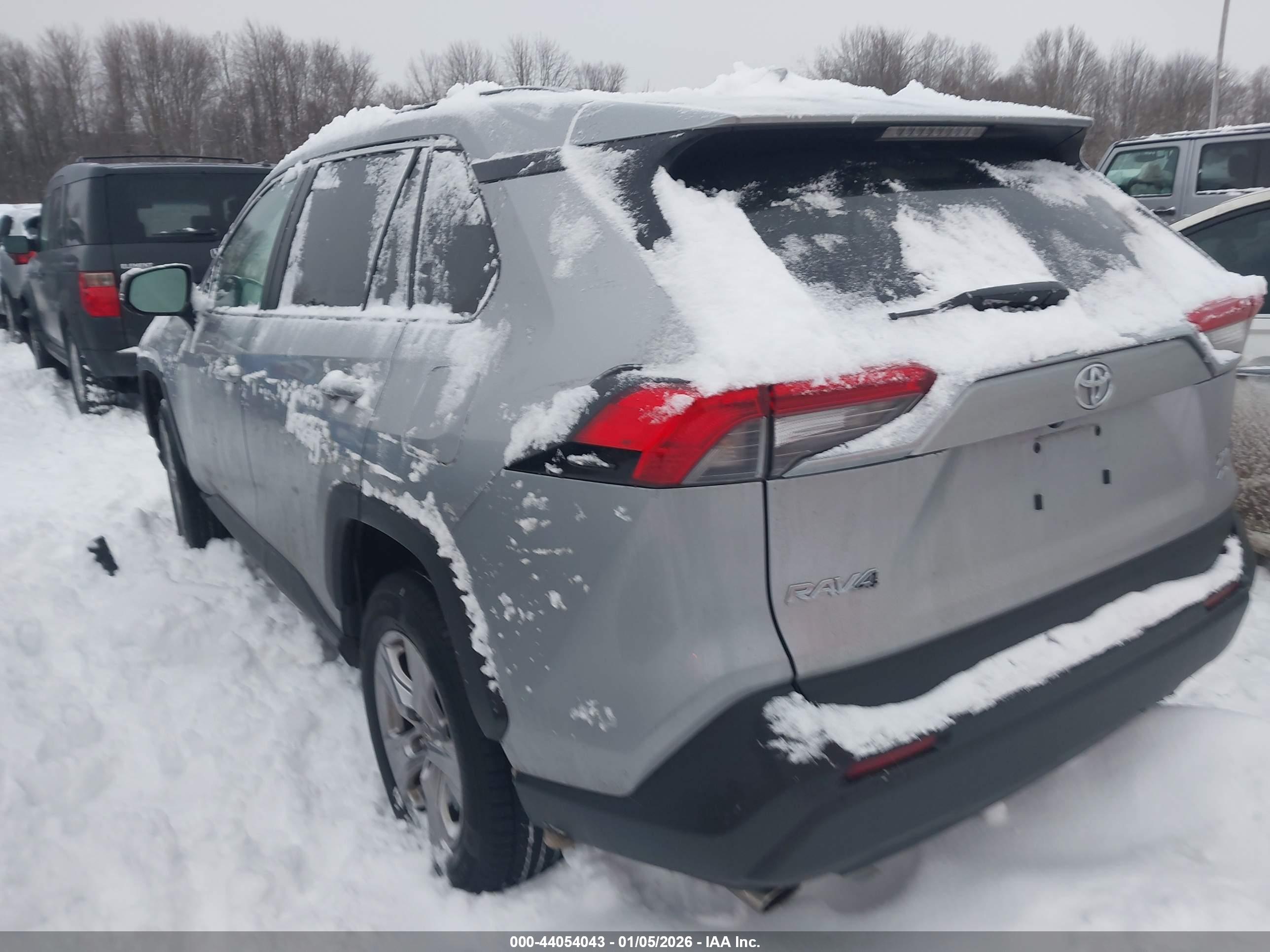 TOYOTA RAV4 image 3