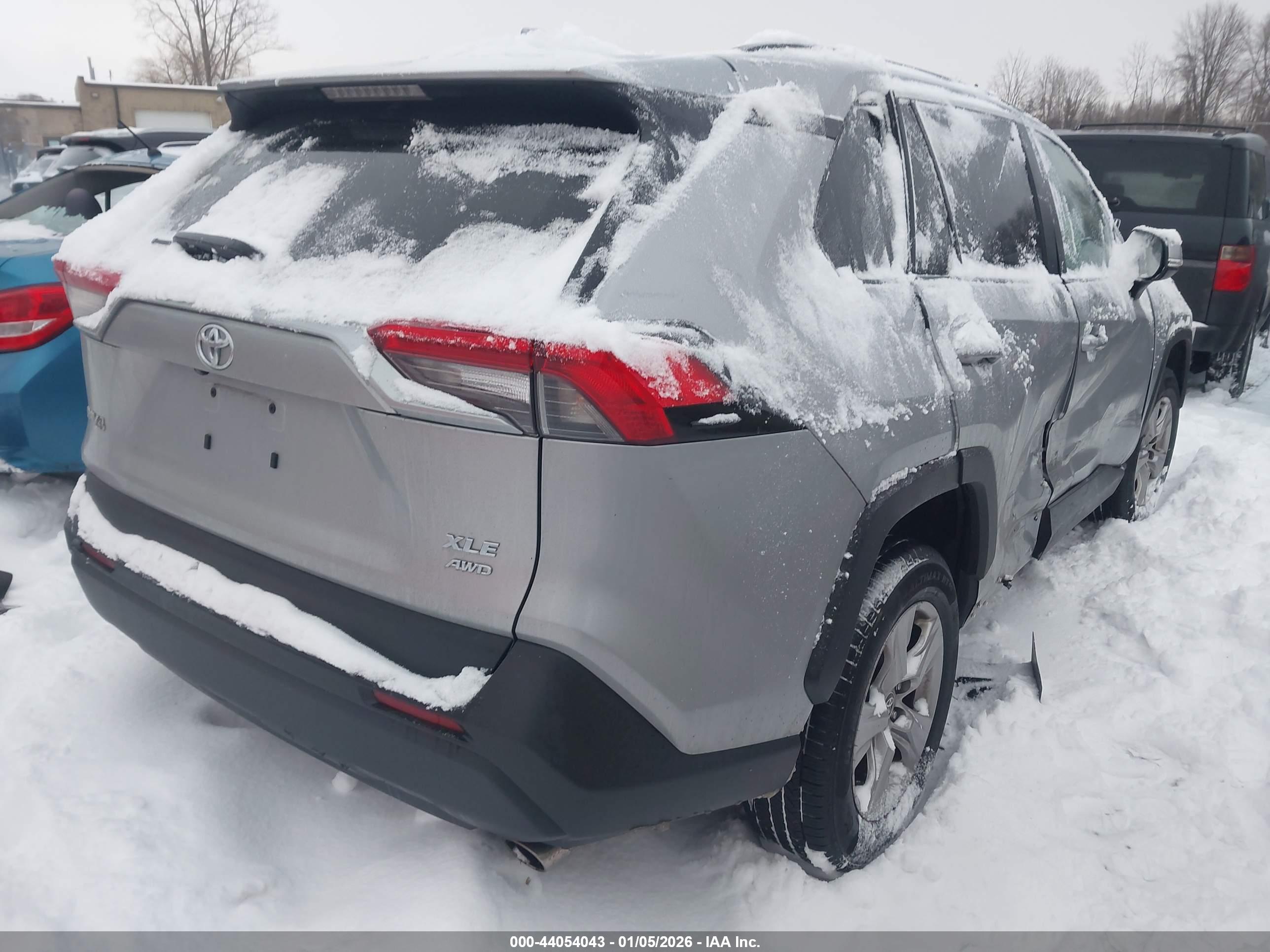 TOYOTA RAV4 image 4
