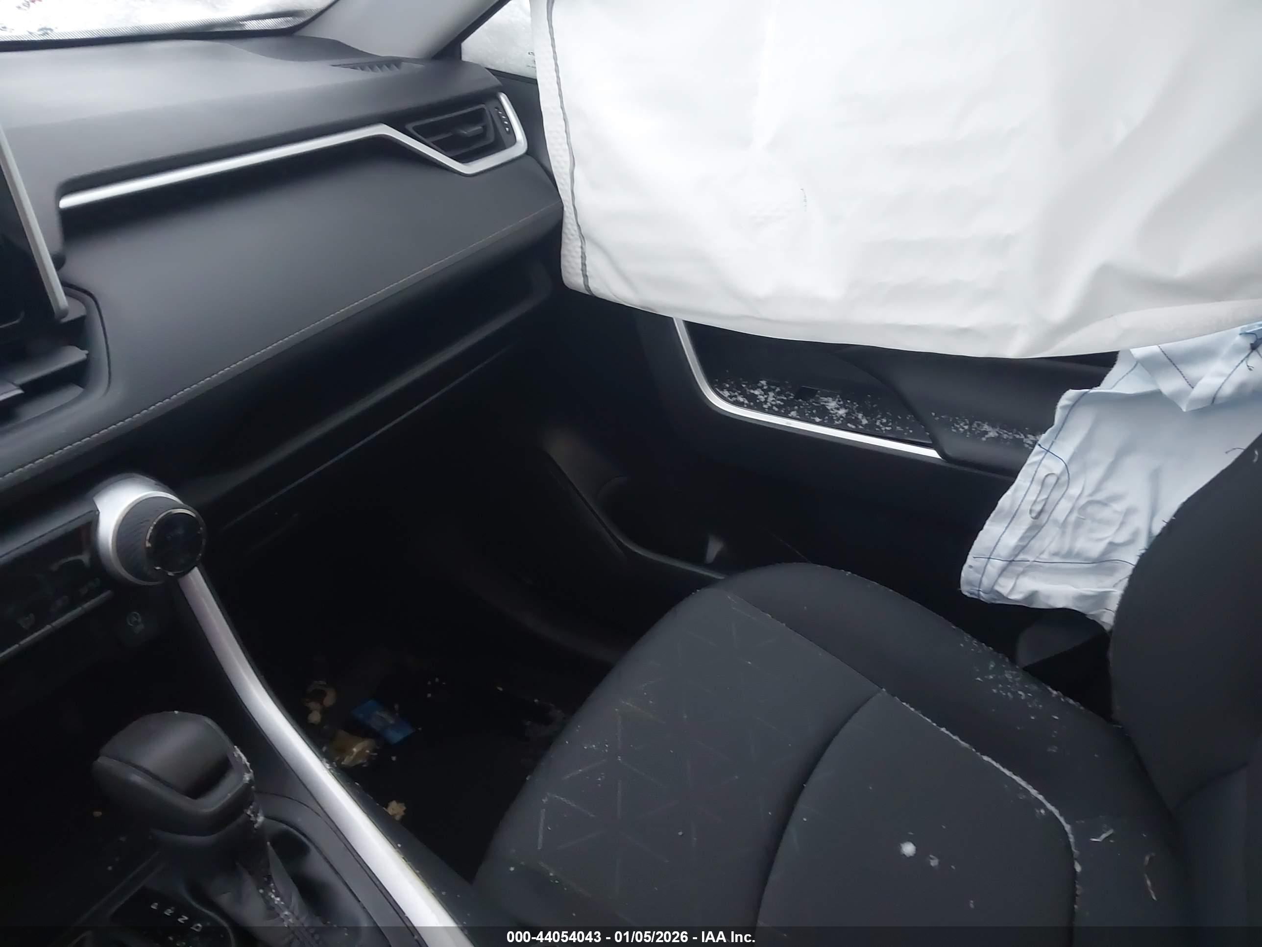 TOYOTA RAV4 image 5