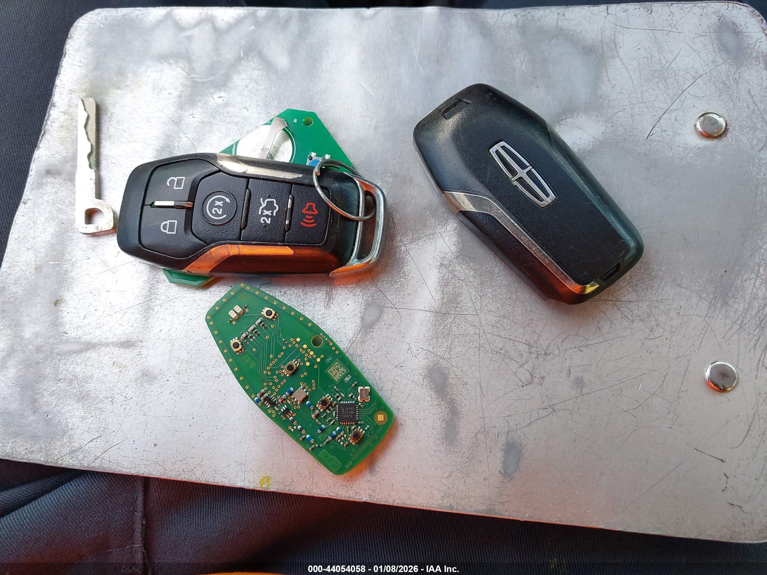LINCOLN MKC image 11
