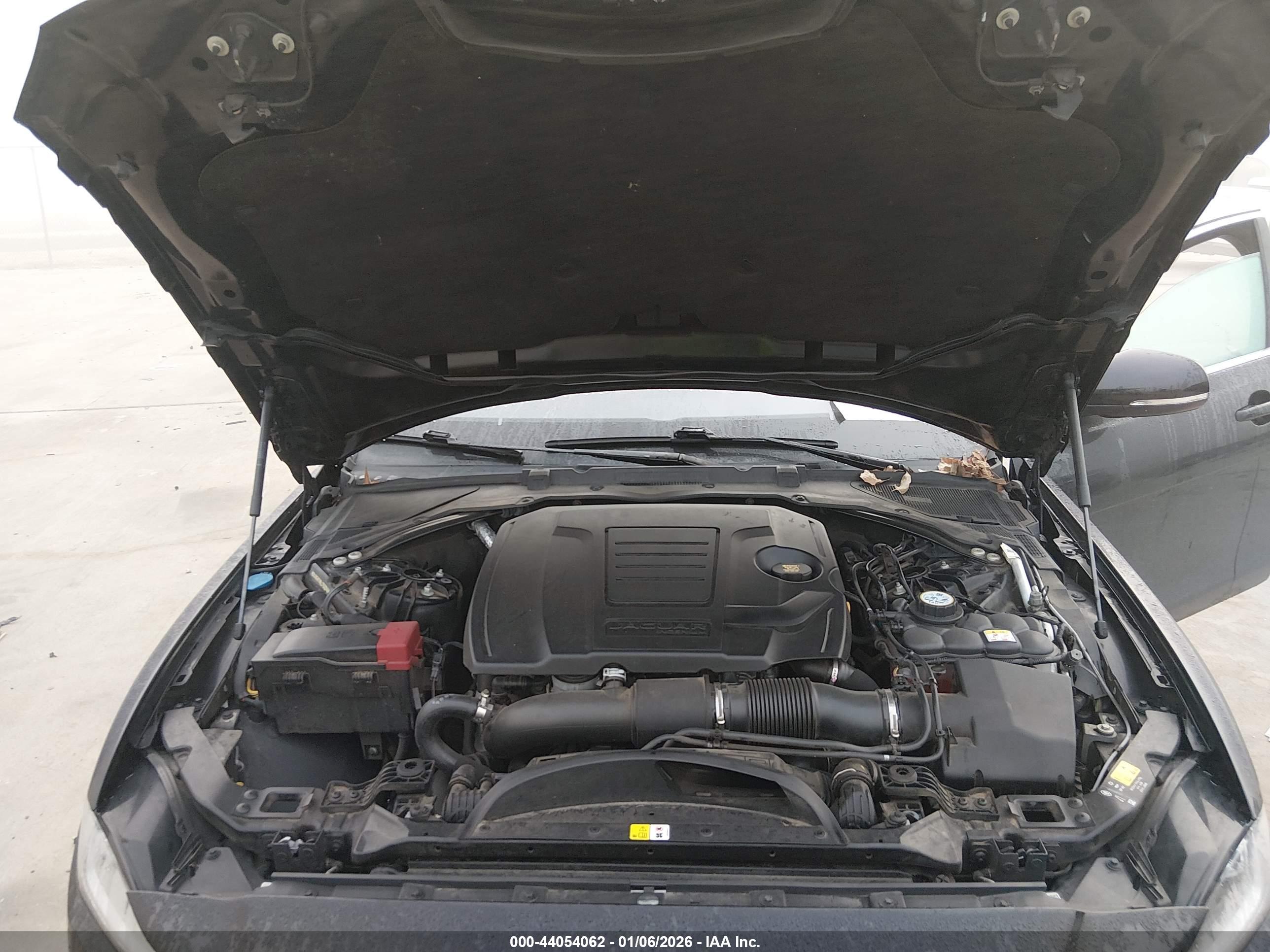 JAGUAR XE image 10