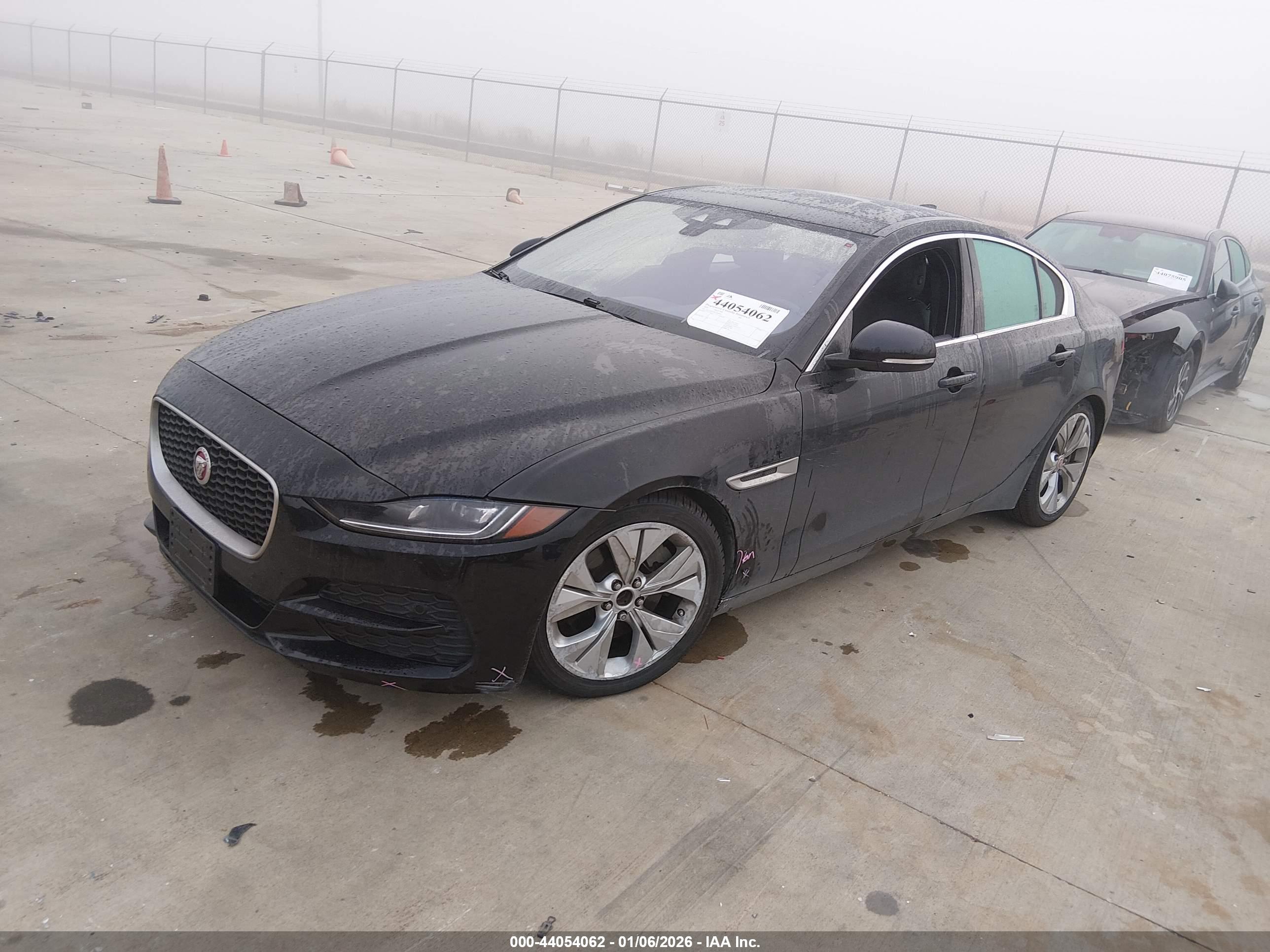 JAGUAR XE image 2