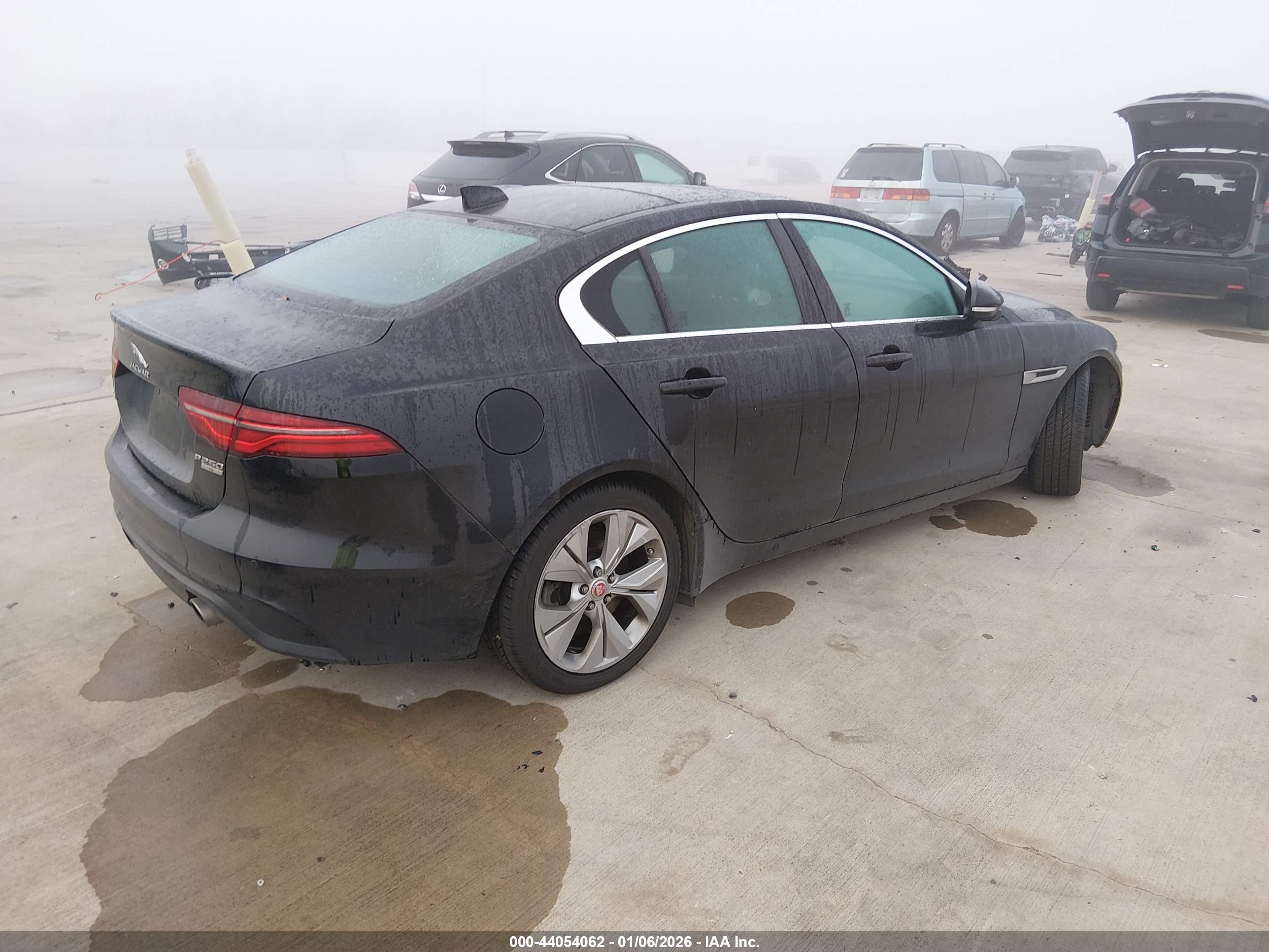 JAGUAR XE image 4