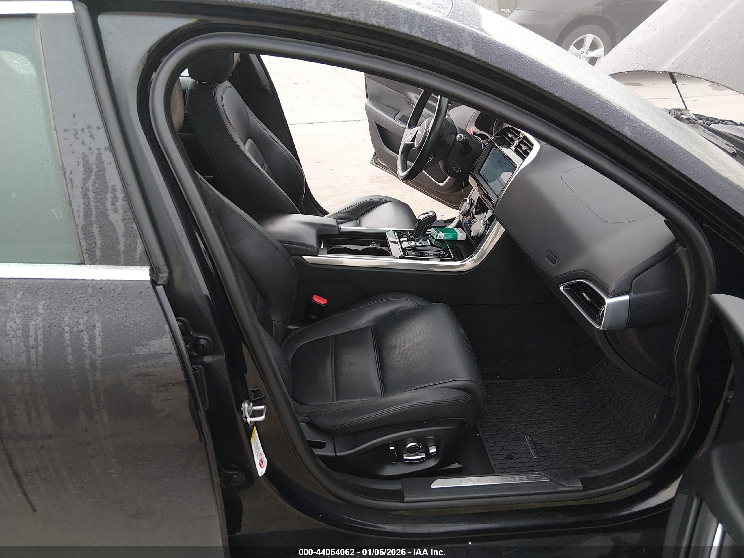 JAGUAR XE image 5