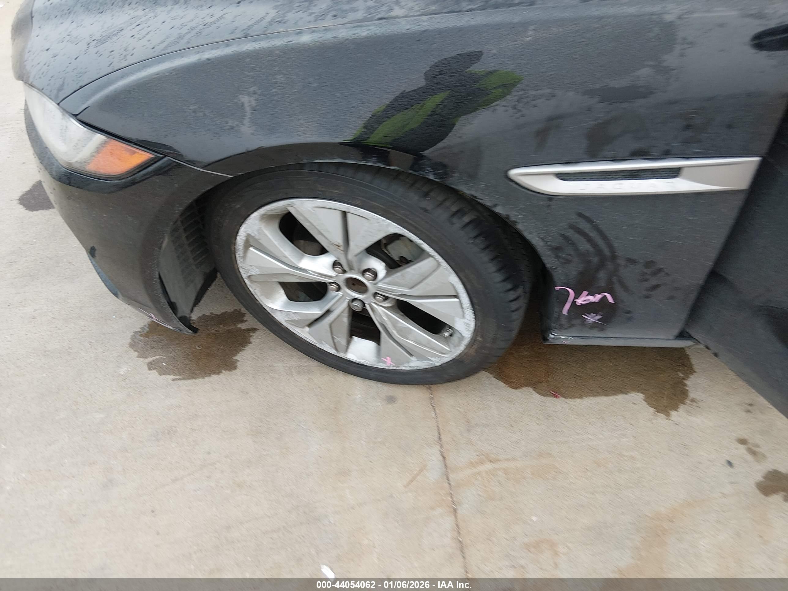 JAGUAR XE image 6