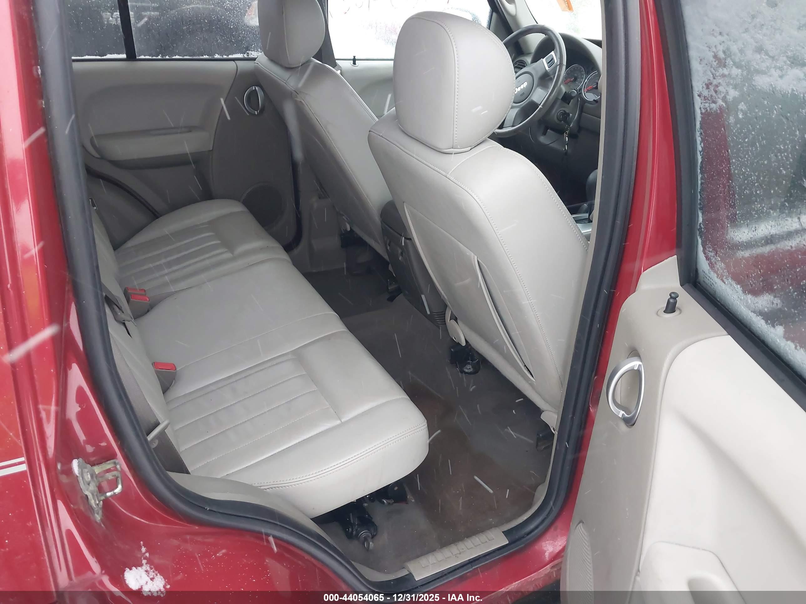 JEEP LIBERTY image 8