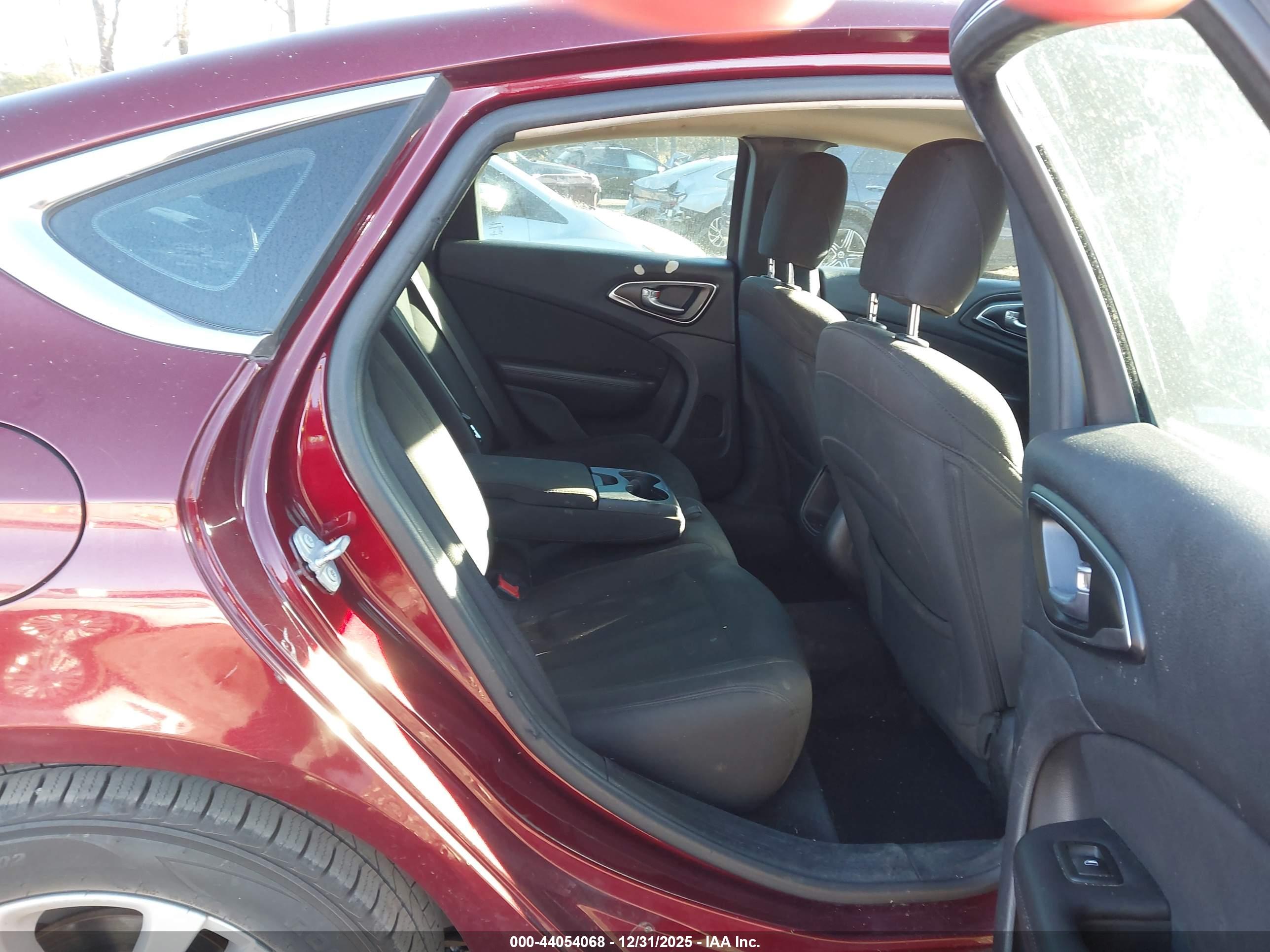 CHRYSLER 200 image 8
