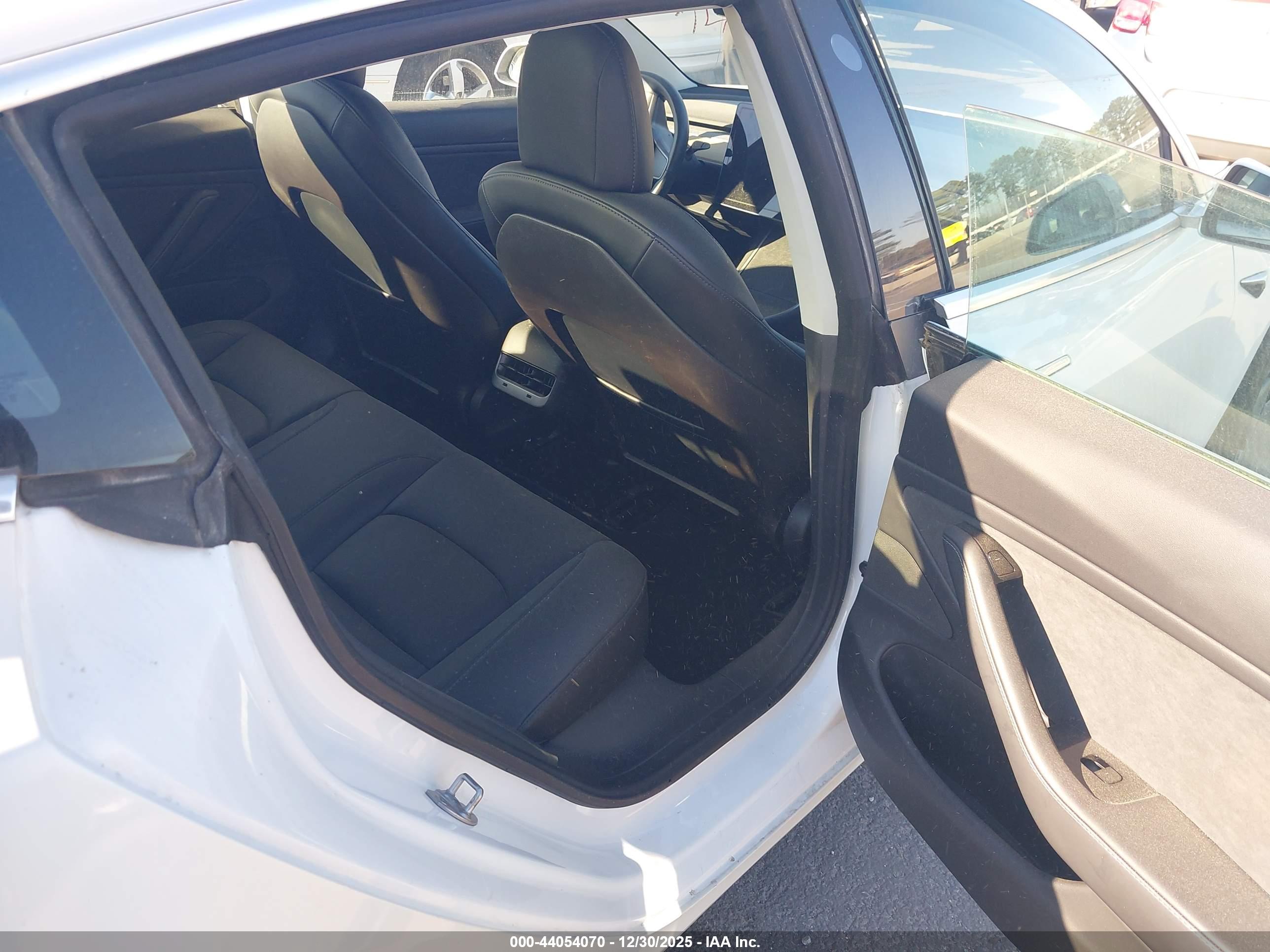 TESLA MODEL image 8