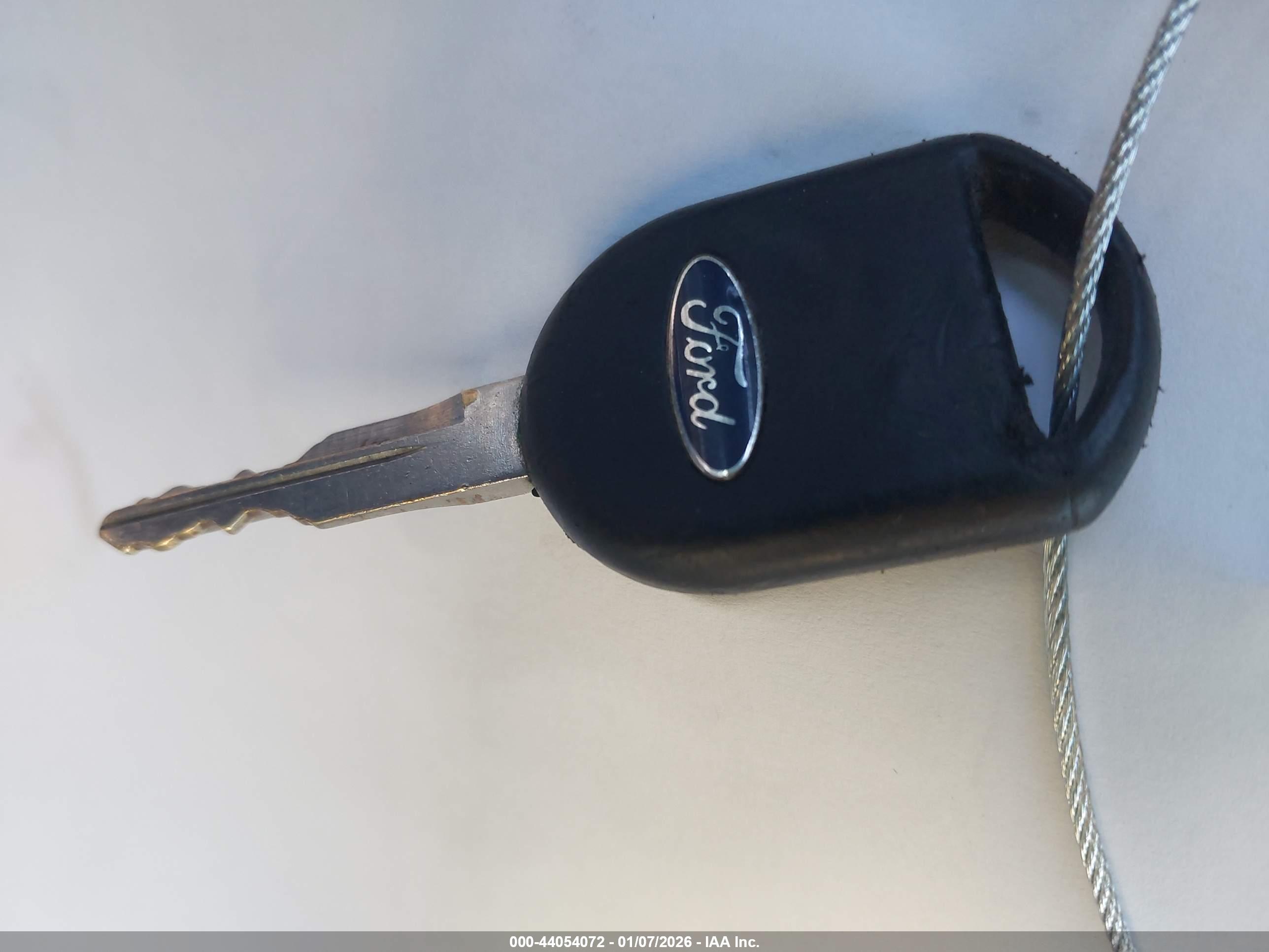 FORD TAURUS image 11