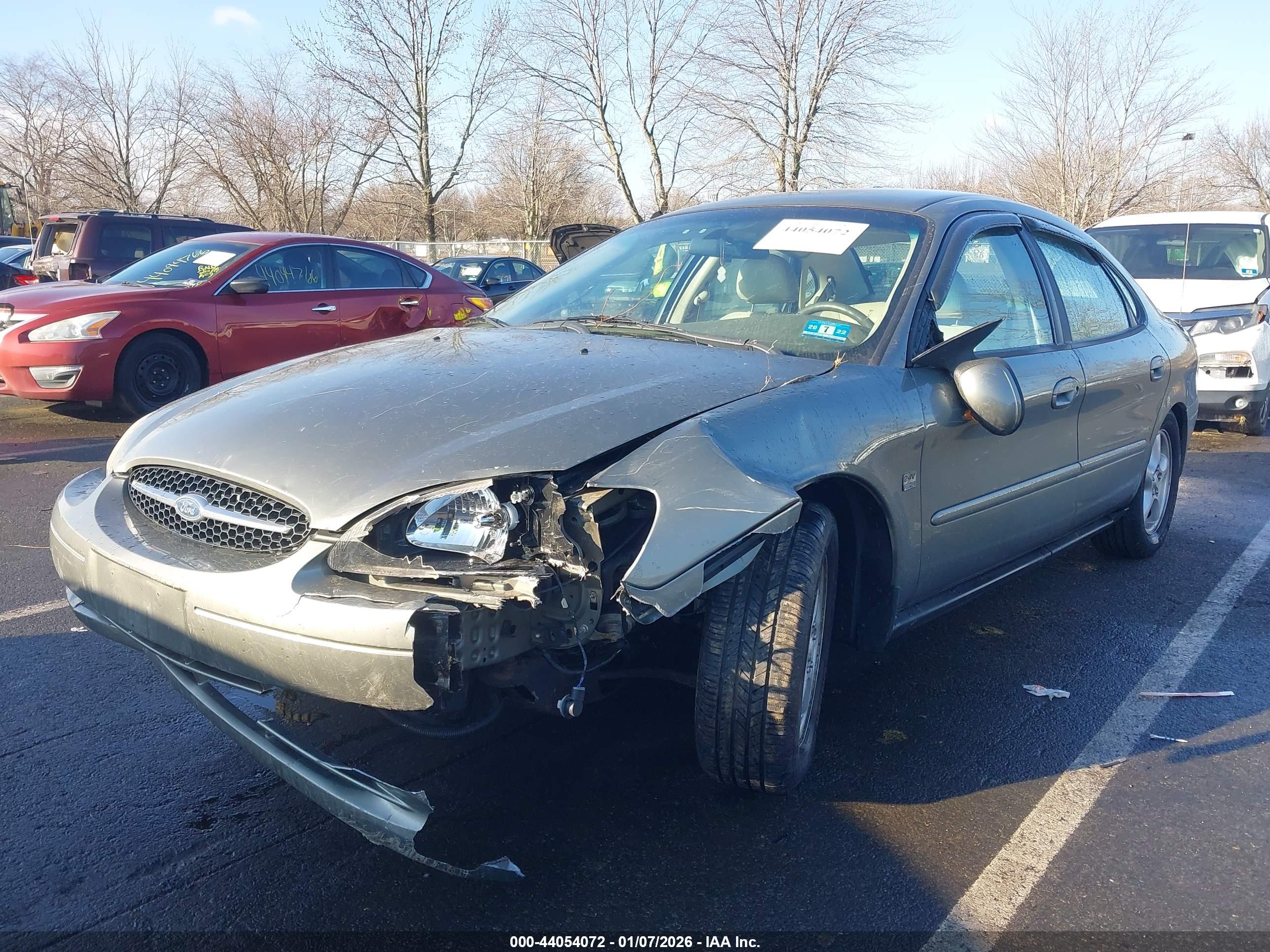 FORD TAURUS image 2