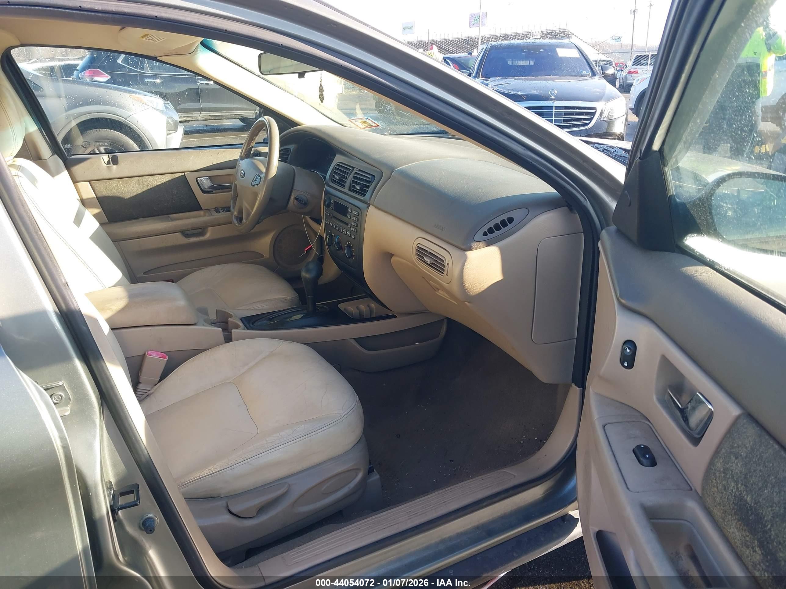 FORD TAURUS image 5