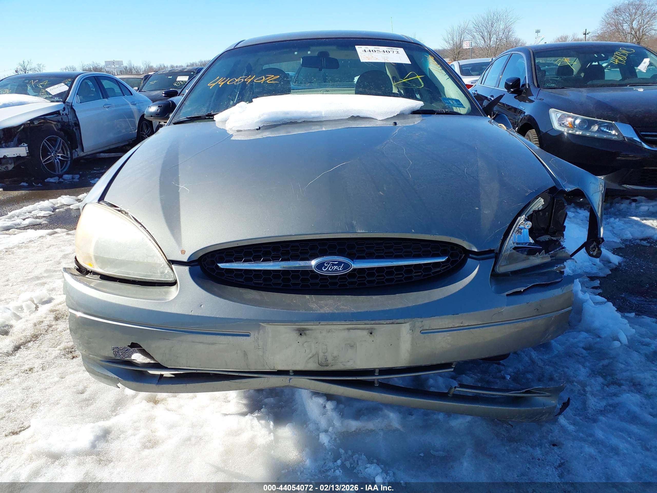 FORD TAURUS image 6