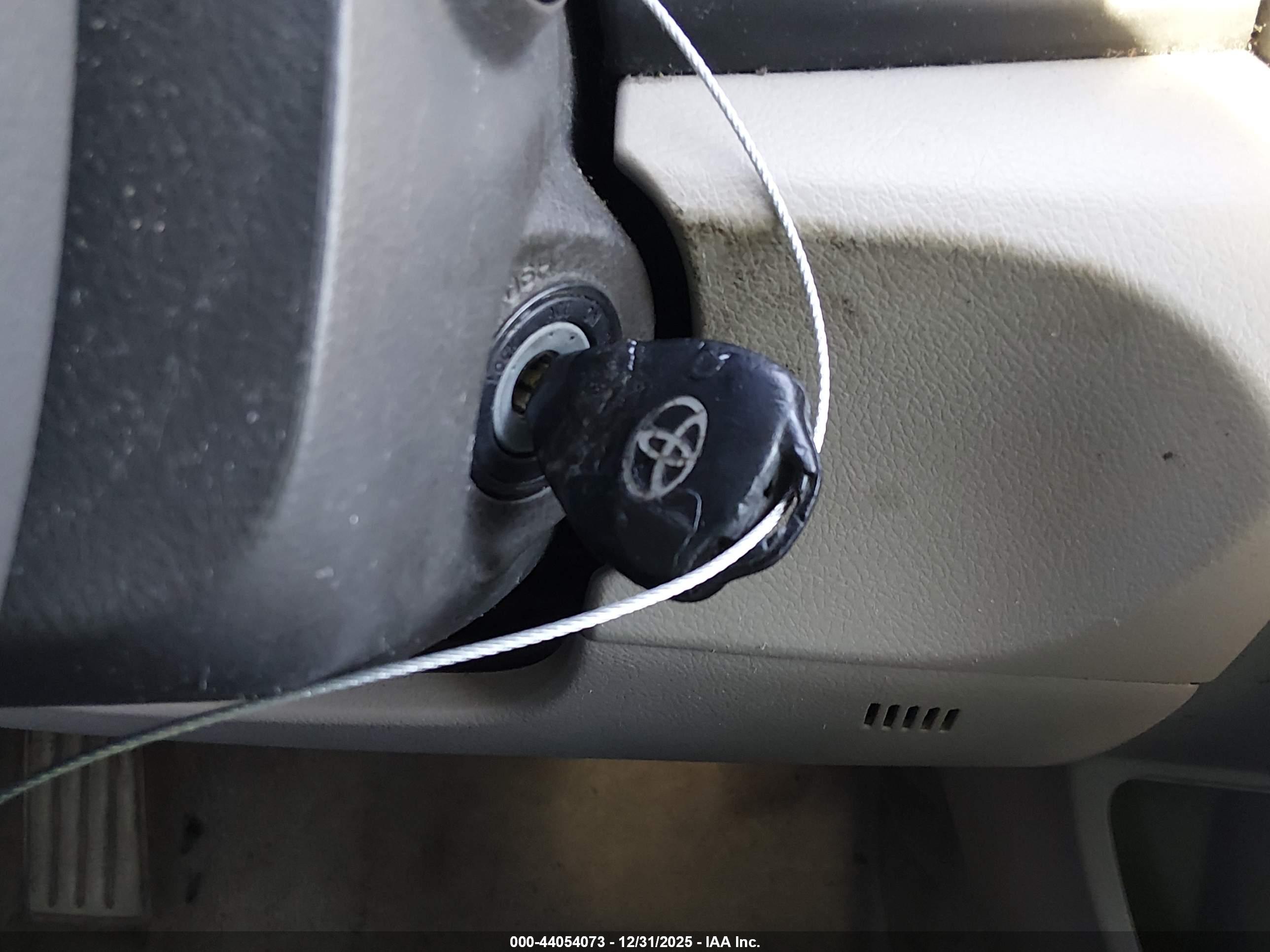 TOYOTA CAMRY image 11