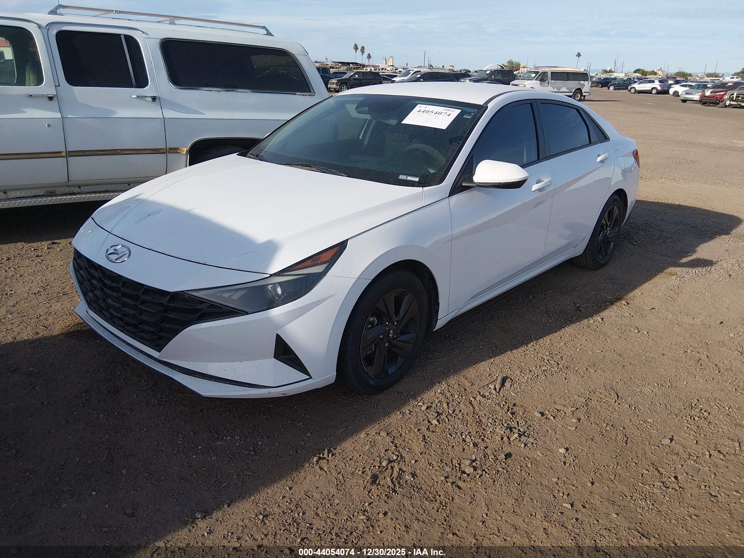 HYUNDAI ELANTRA image 2