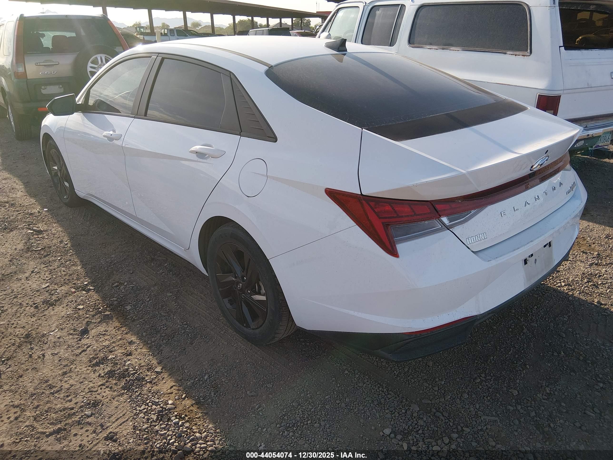 HYUNDAI ELANTRA image 3