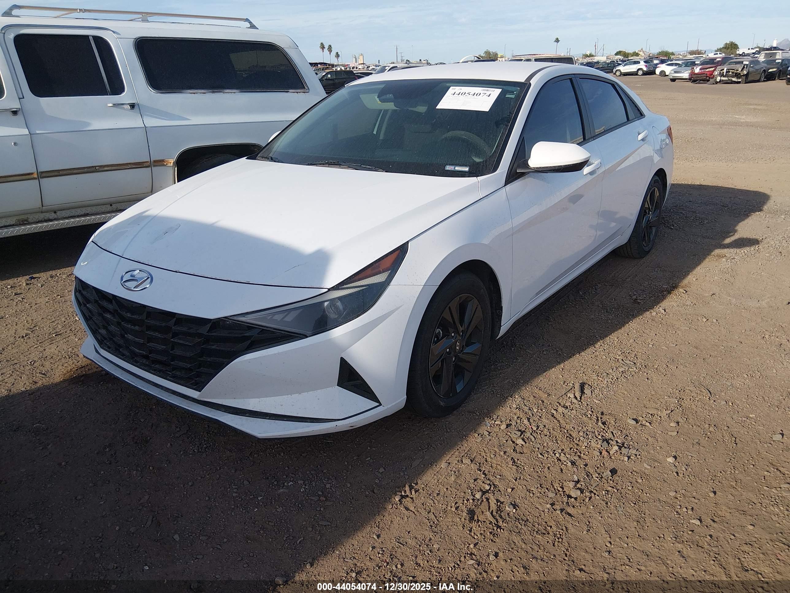 HYUNDAI ELANTRA image 6